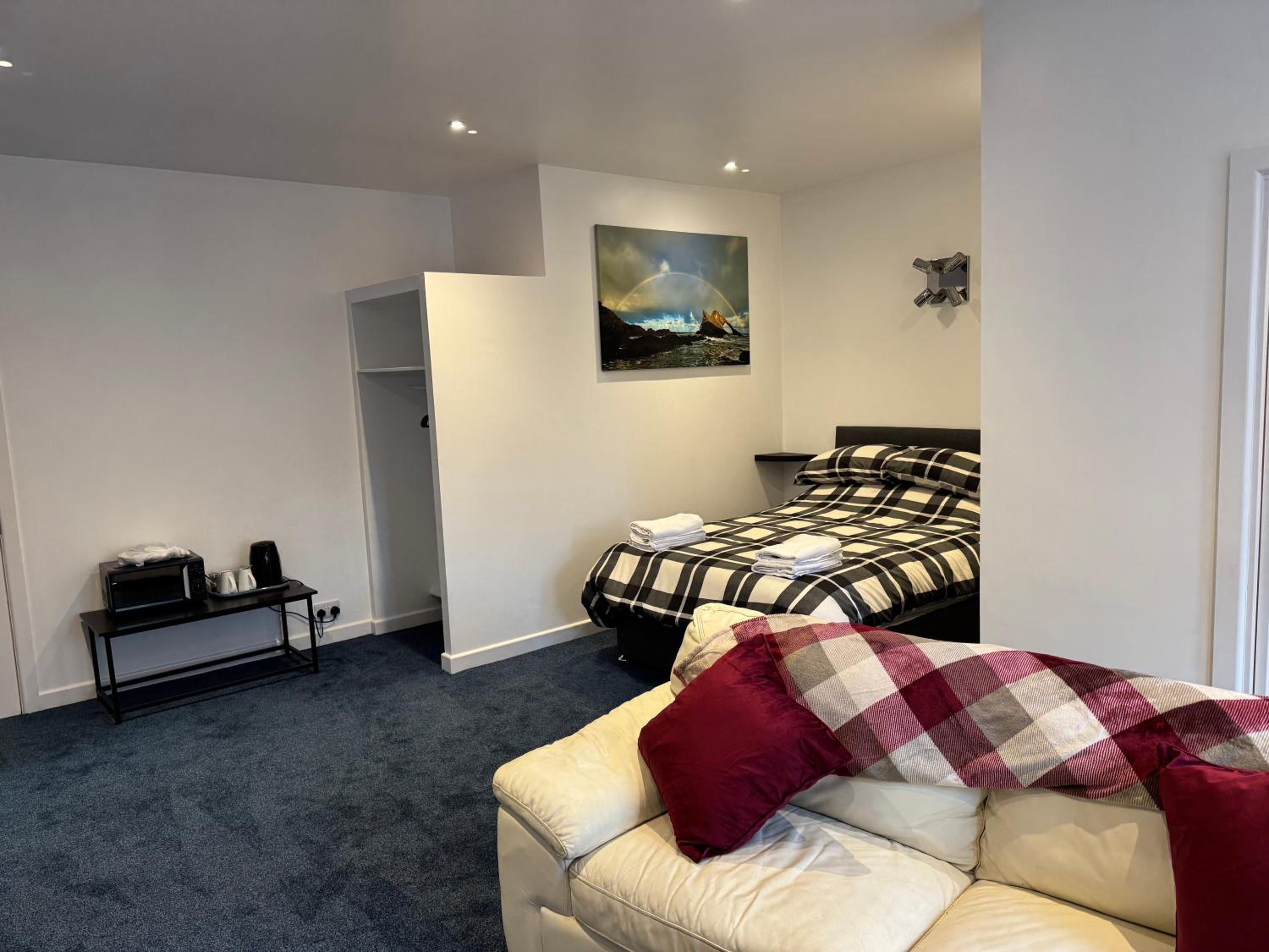 Deluxe Double Room with Shower - Photo 4