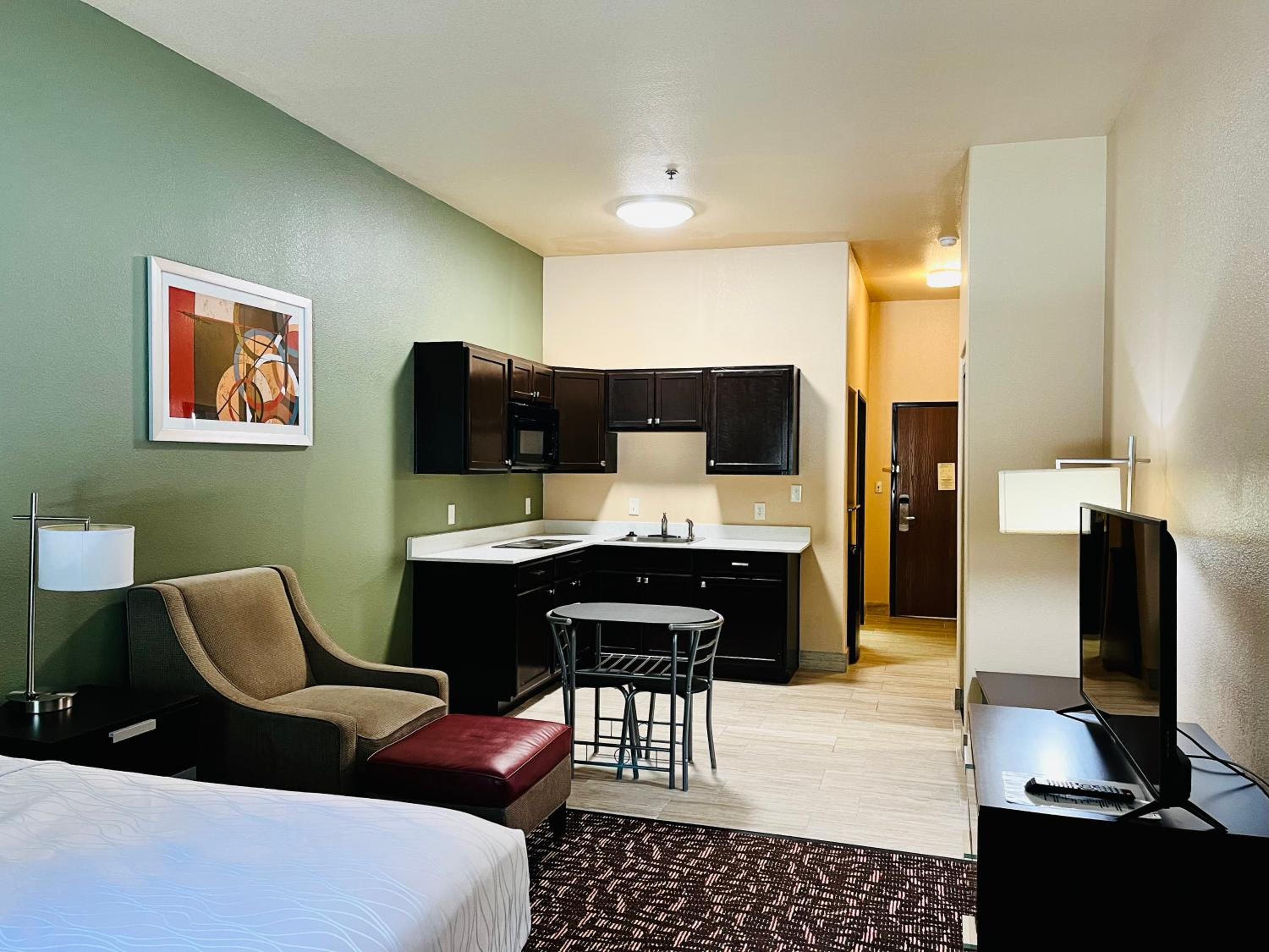 King Room with Kitchenette - Non-Smoking - Photo 3