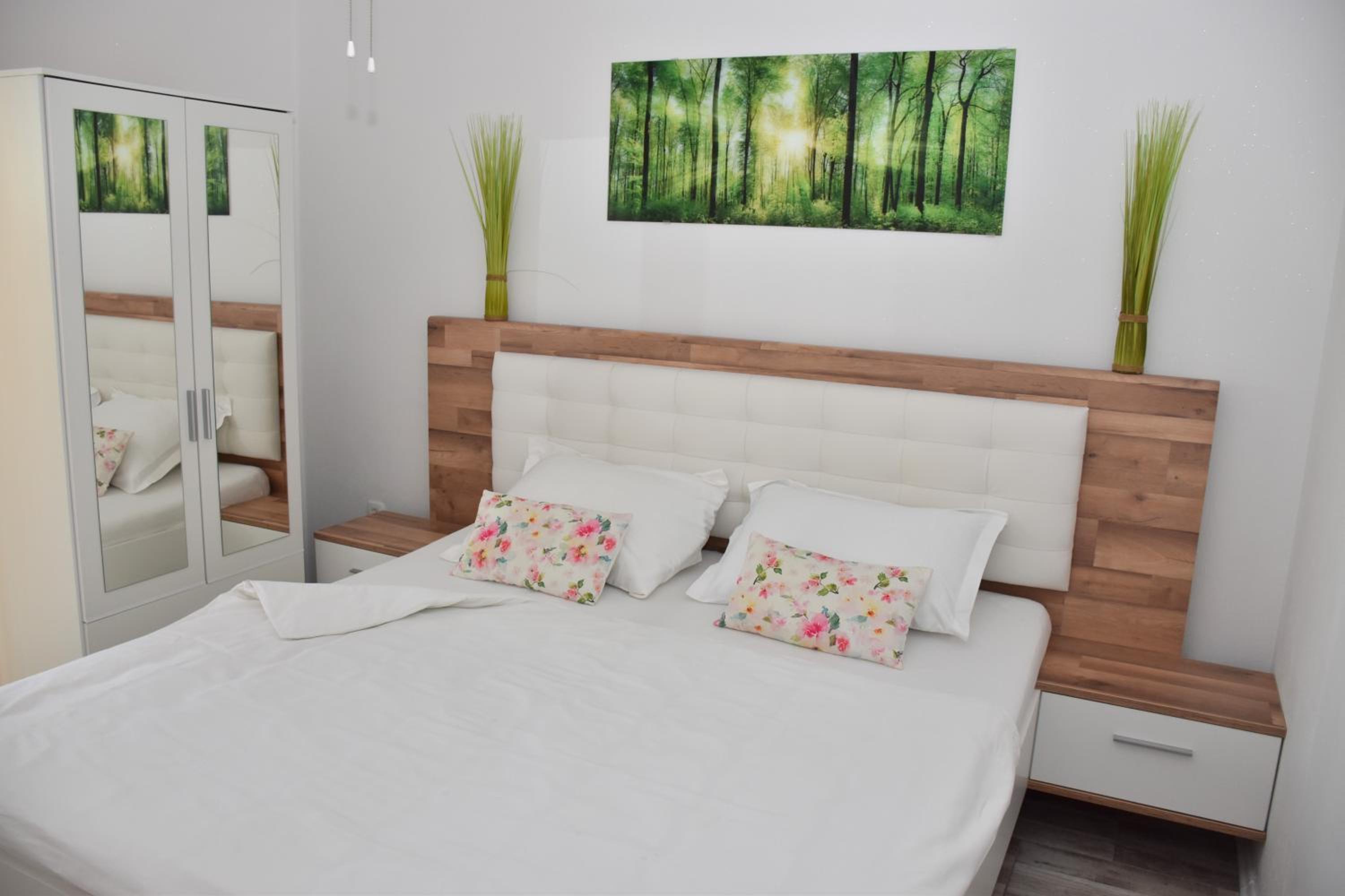 Deluxe One-Bedroom Apartment with Garden View