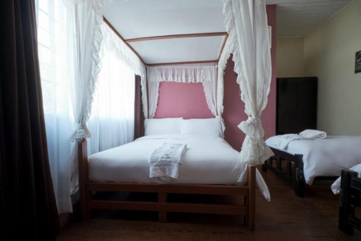 Basic Triple Room with Shared Bathroom photo 1