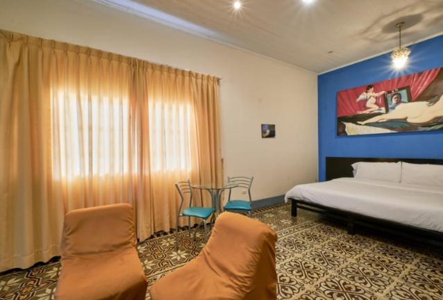 Deluxe King Suite photo 3