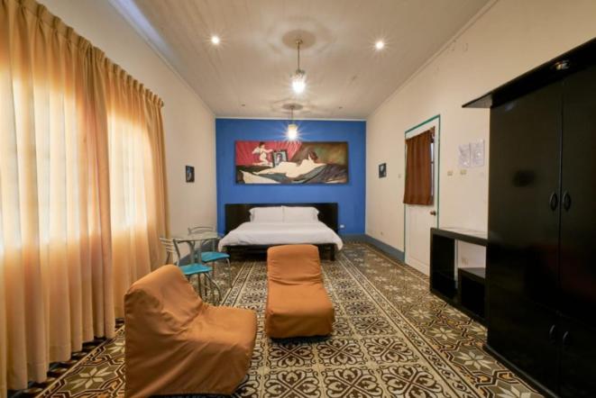 Deluxe King Suite photo 1
