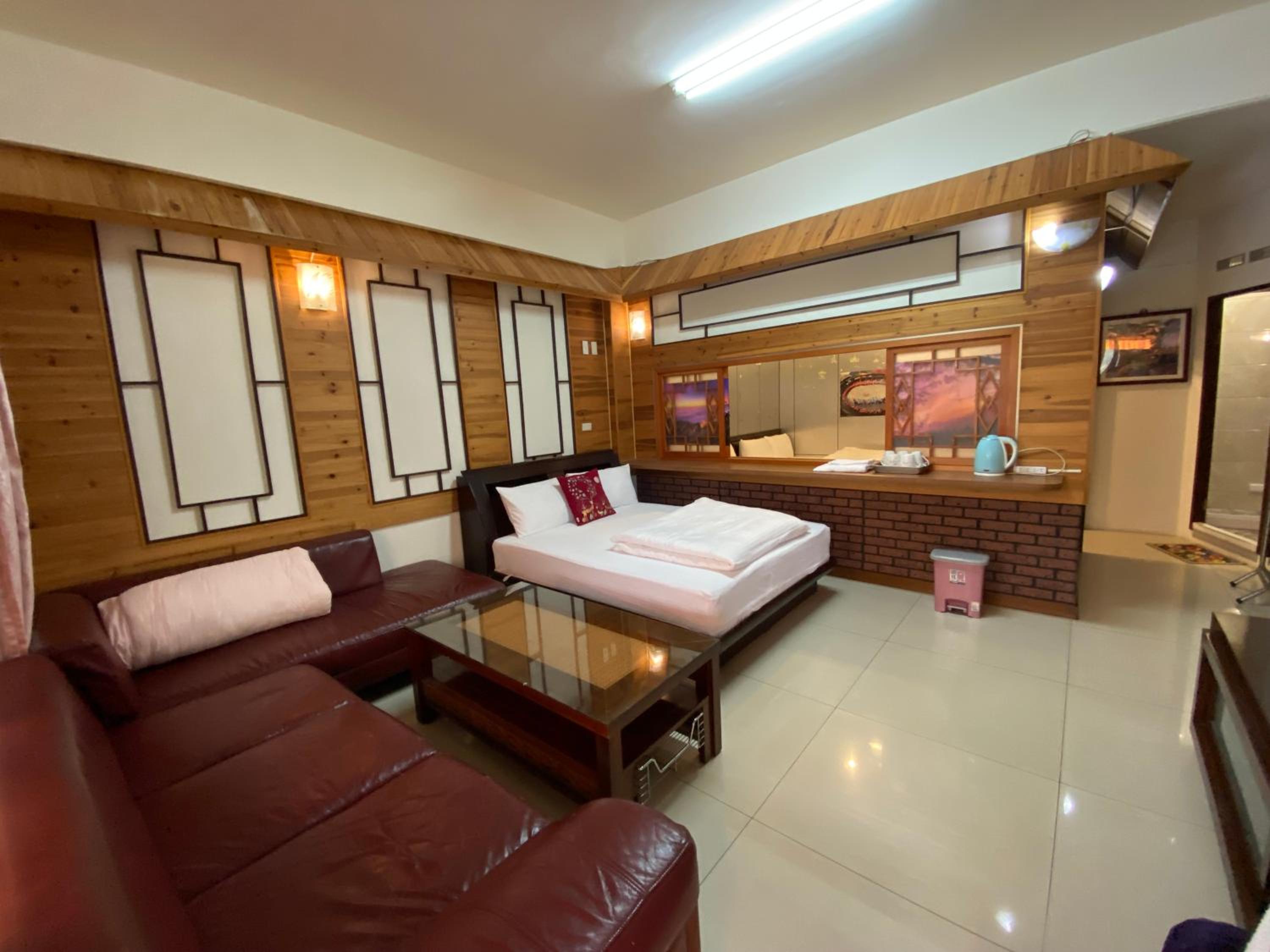 Family Room with Private Bathroom photo 3