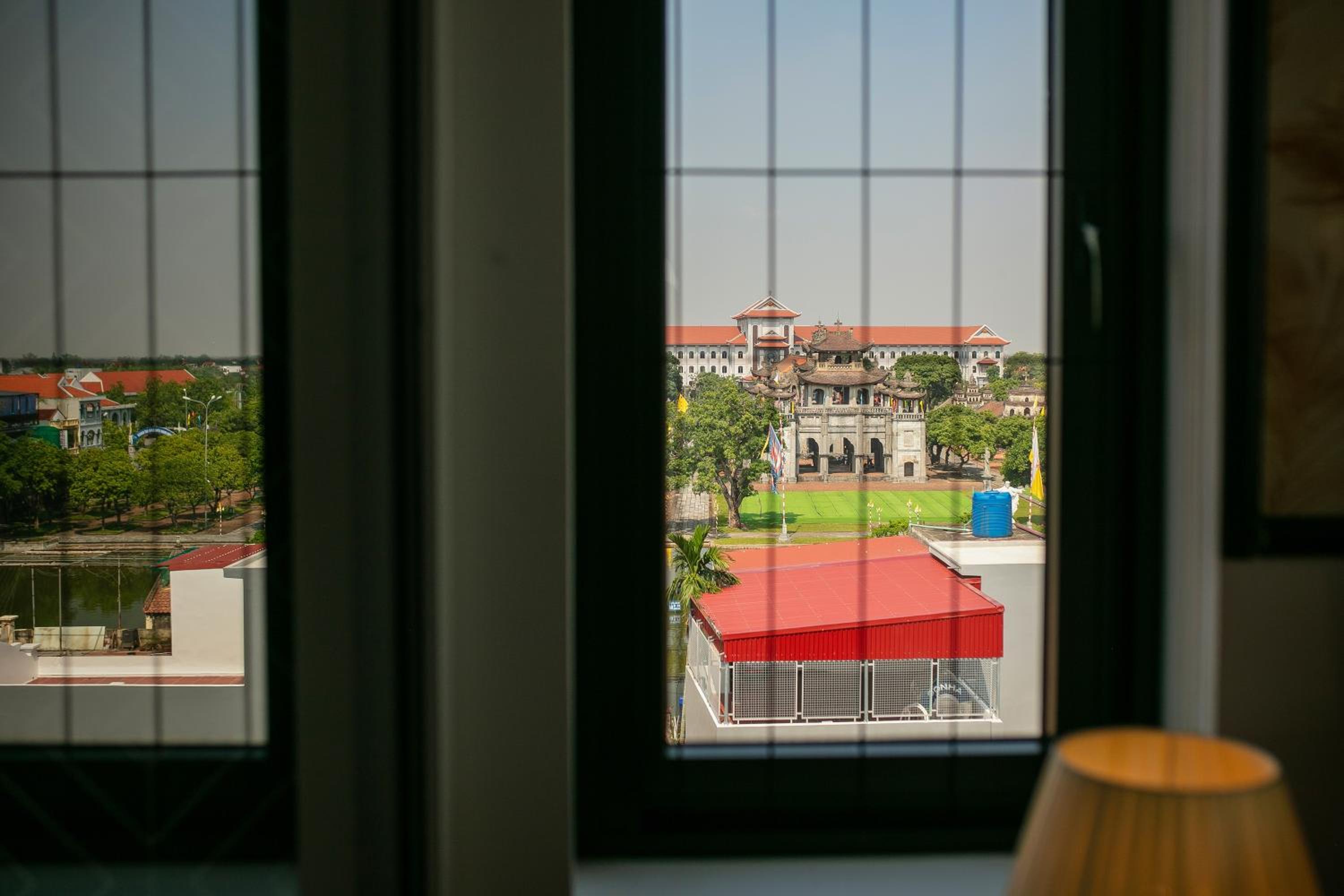 Double Room with Lake View - Photo 6