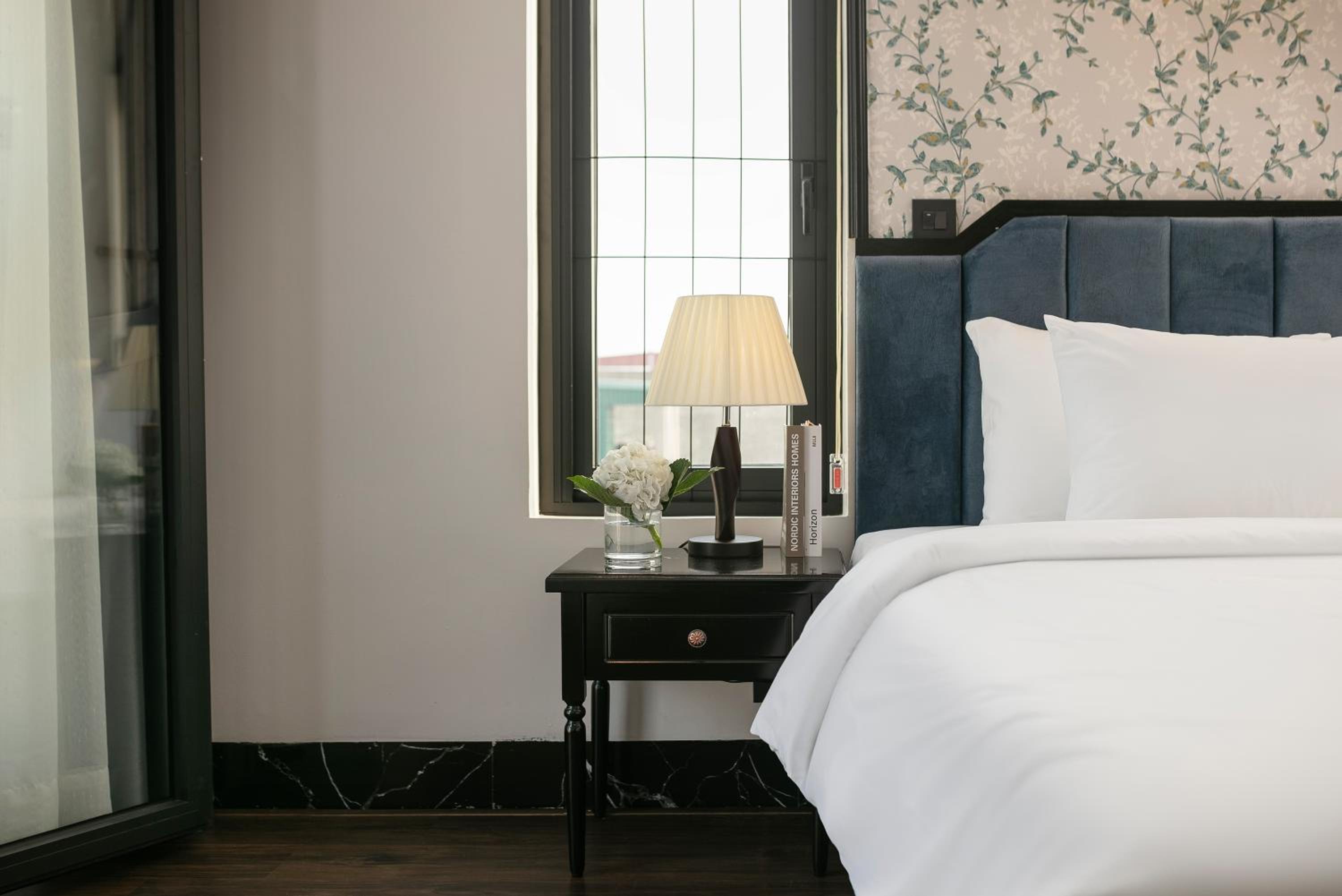 Deluxe Double Room with Balcony - Photo 6