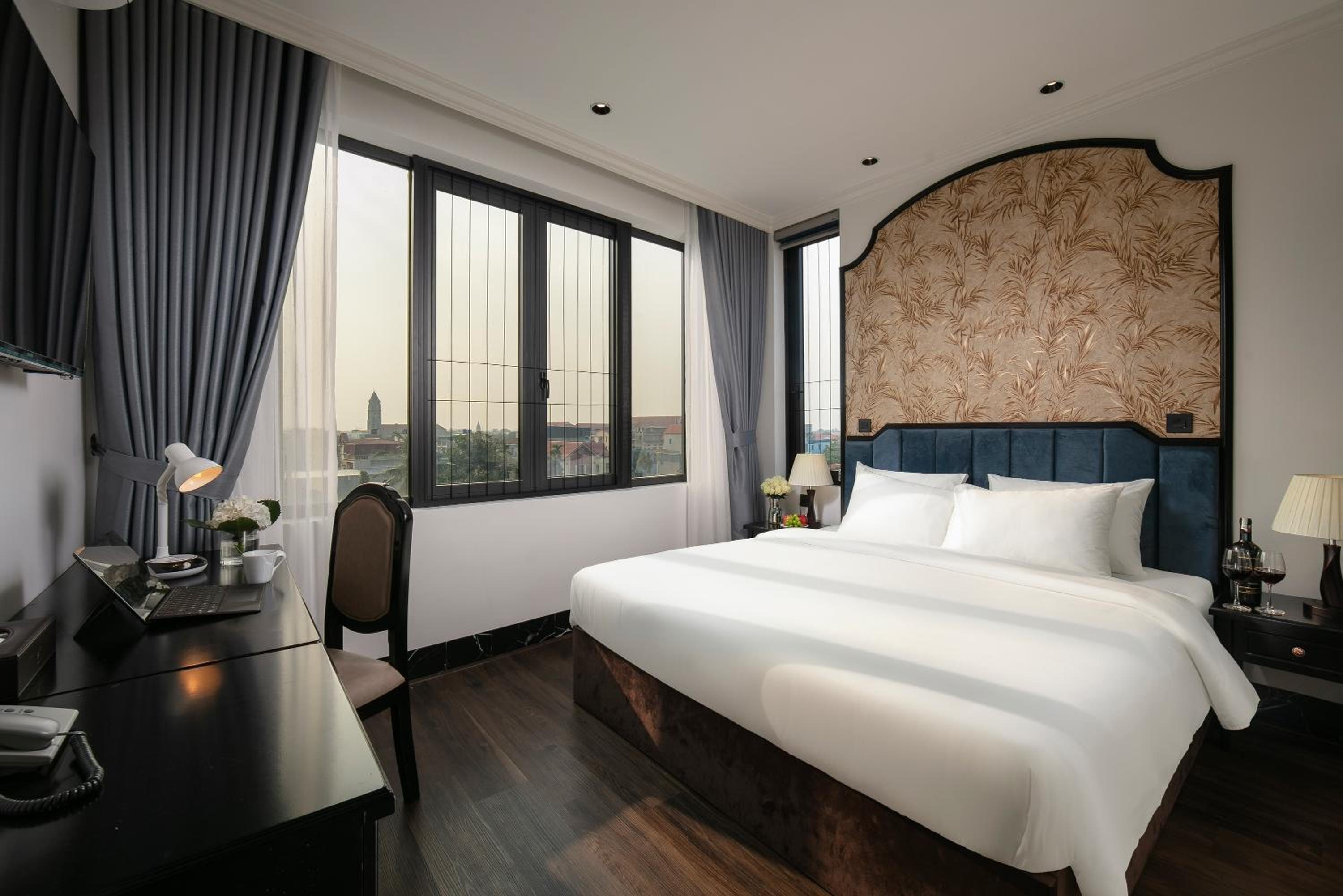 Double Room with Lake View - Photo 1