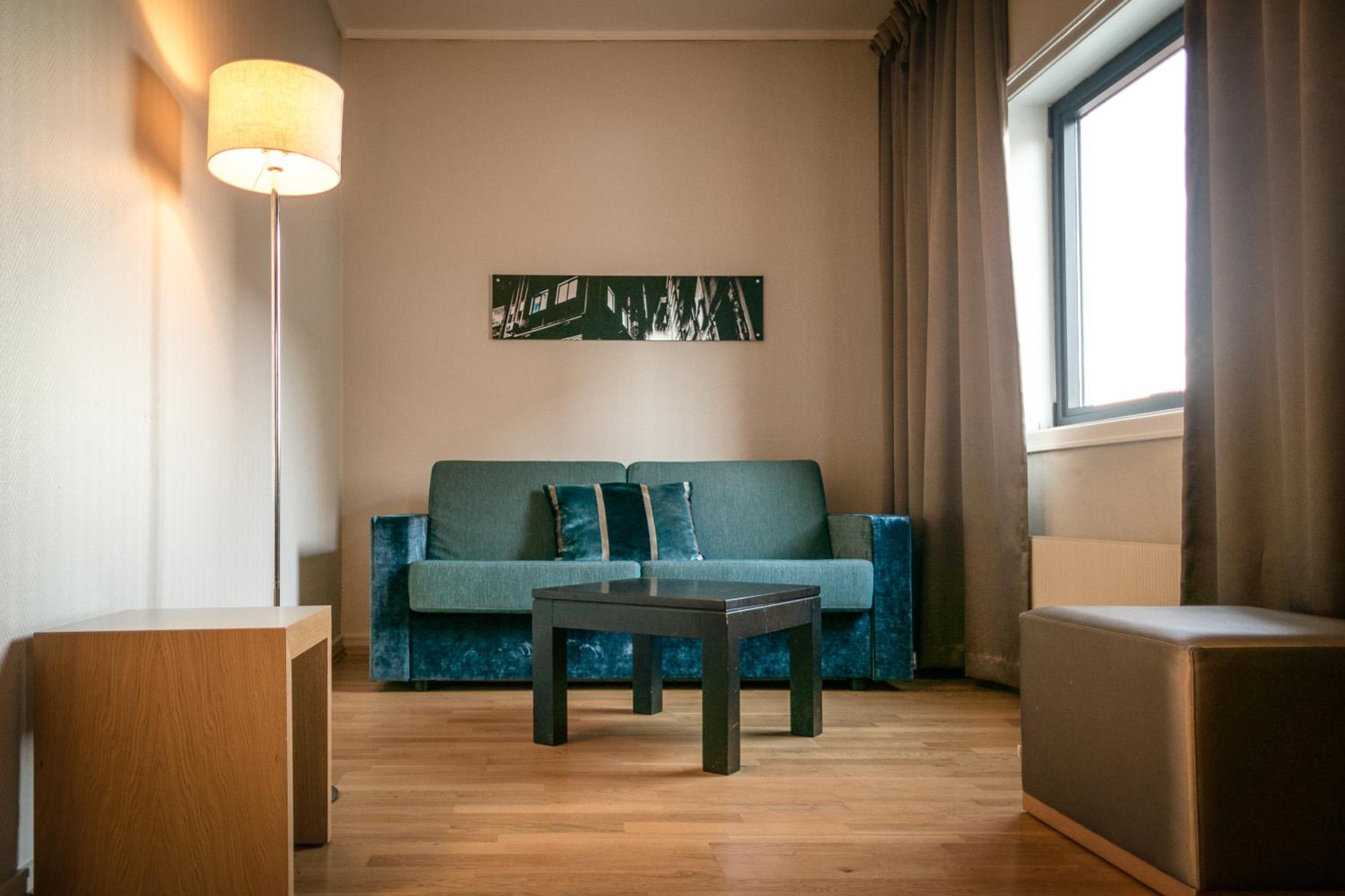 Family Room - Photo 2
