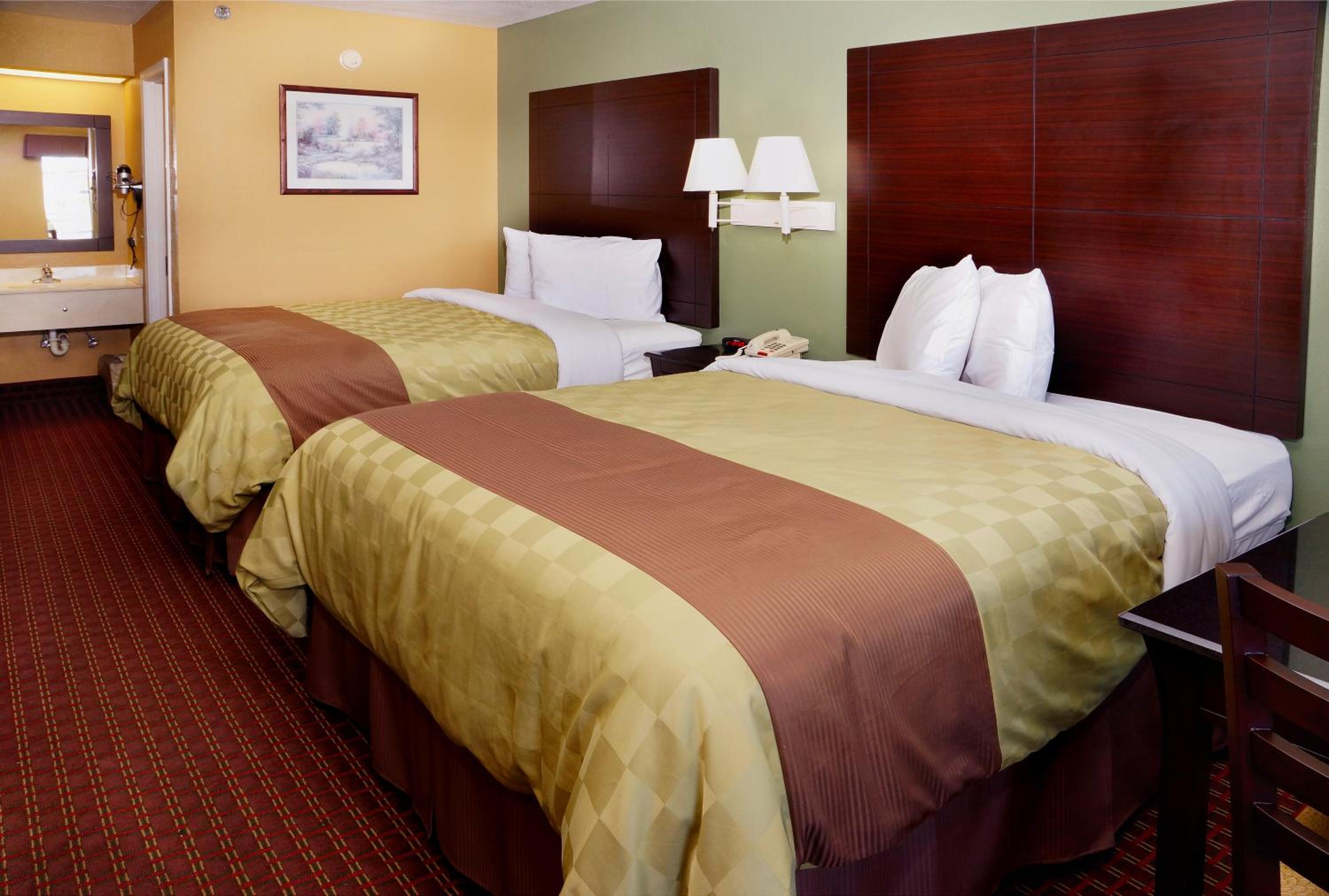 Queen Room with Two Queen Beds photo 1