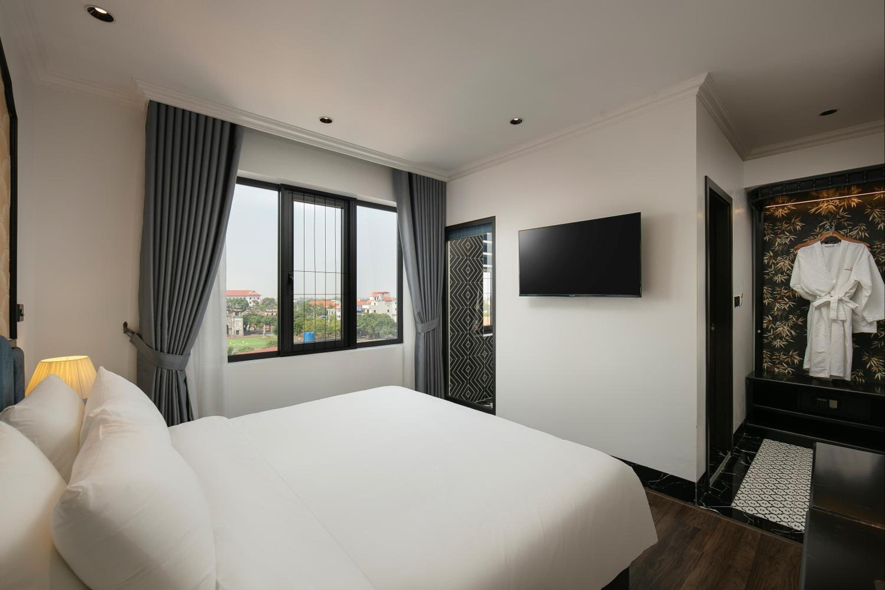 Double Room with Lake View - Photo 7