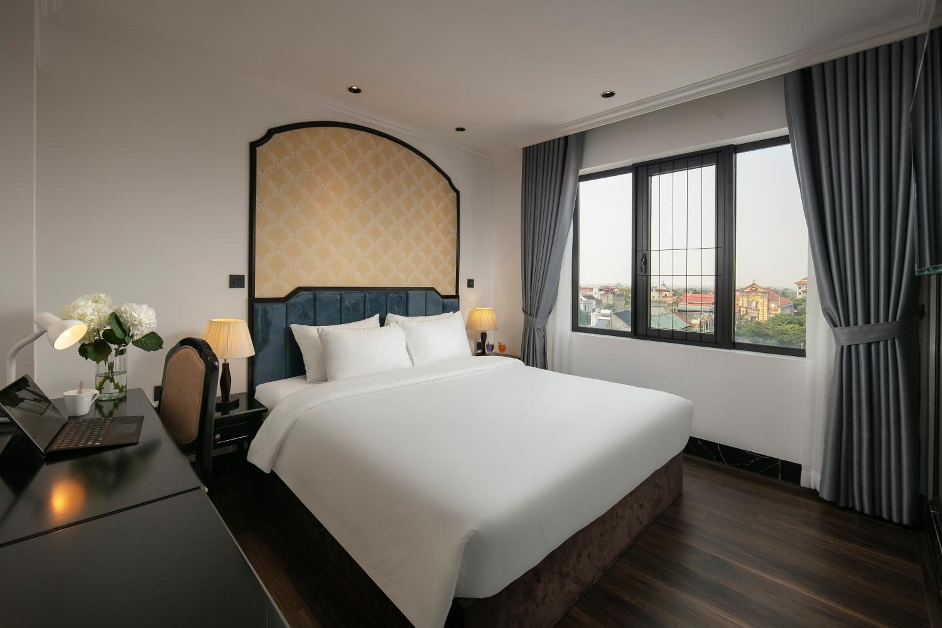 Double Room with Lake View - Photo 2