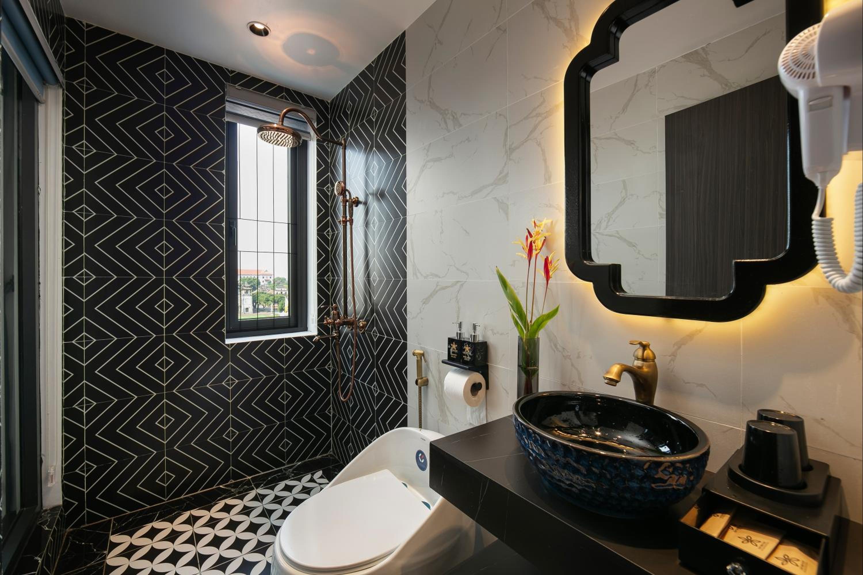 Double Room with Lake View - Photo 4