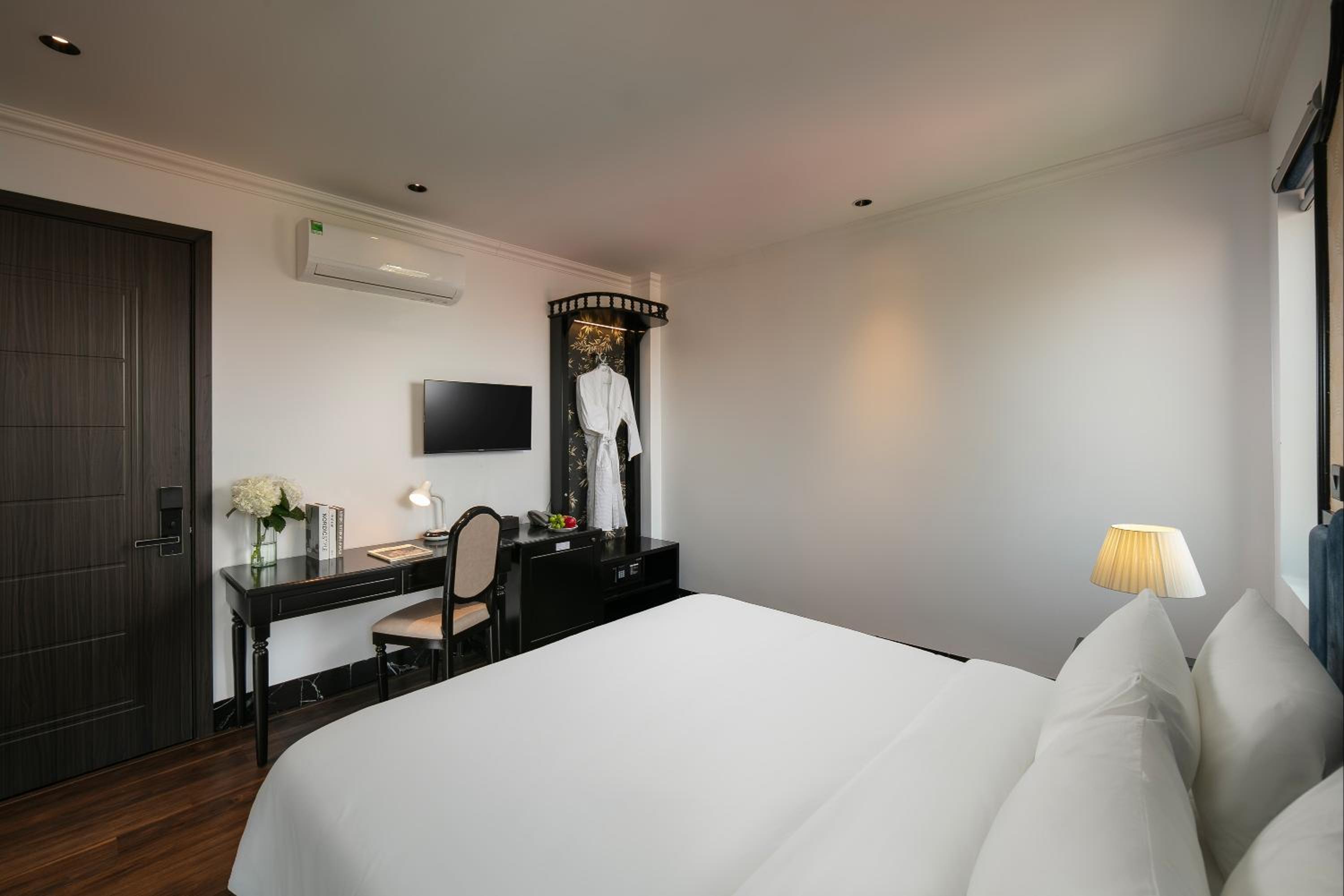 Deluxe Double Room - Photo 7