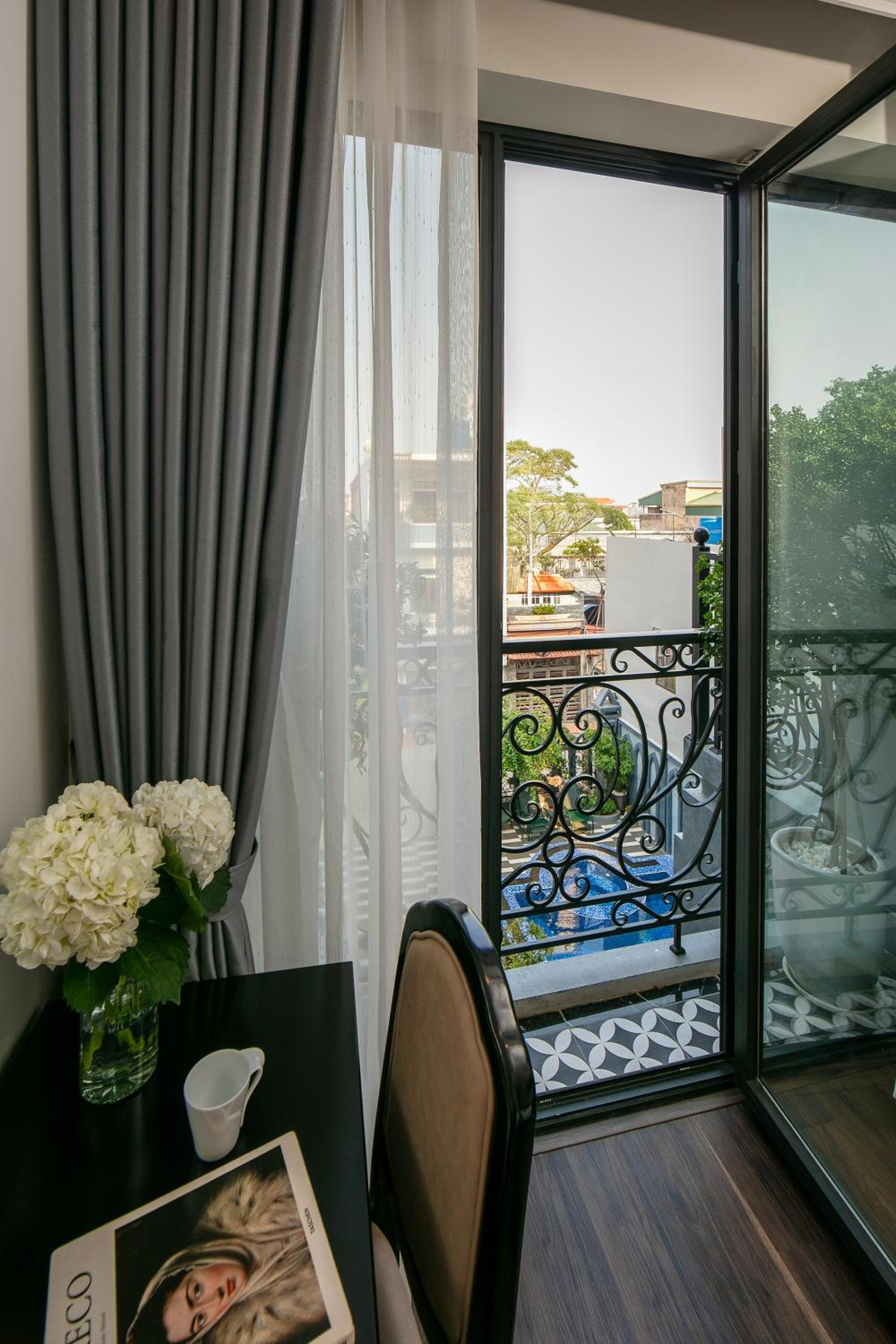 Deluxe Double Room with Balcony - Photo 3