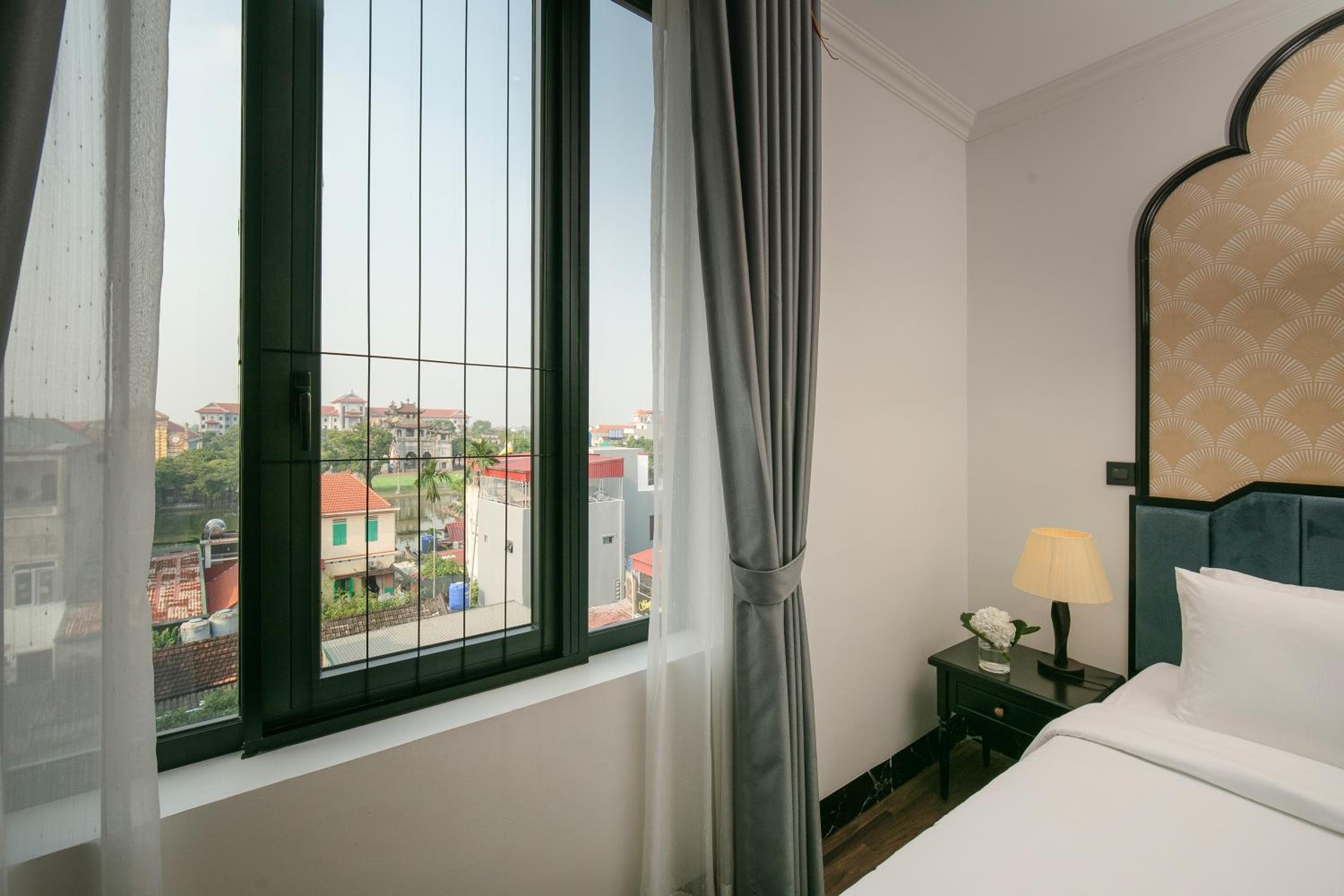 Deluxe Double Room with Balcony - Photo 5