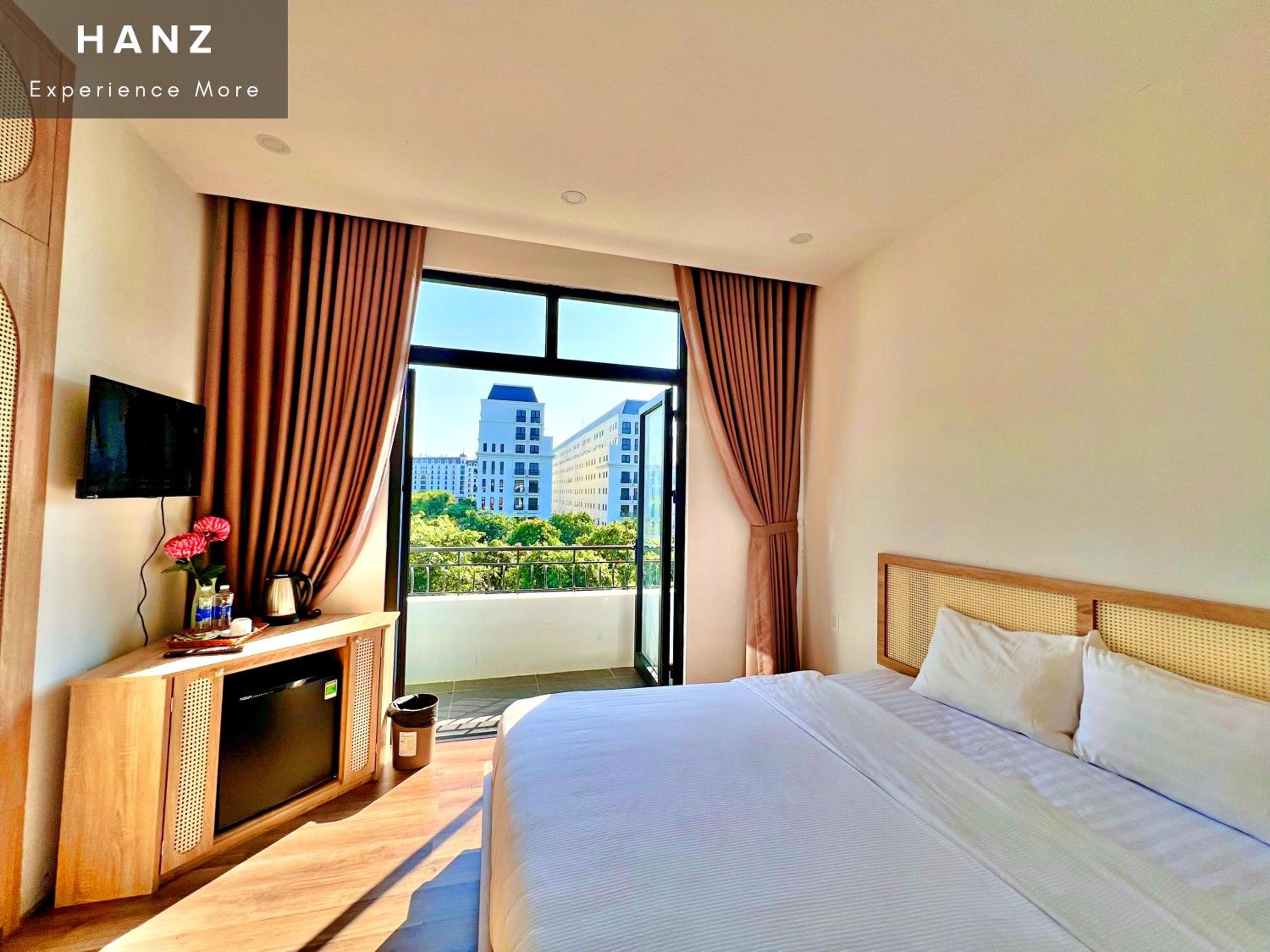 Deluxe Queen Room