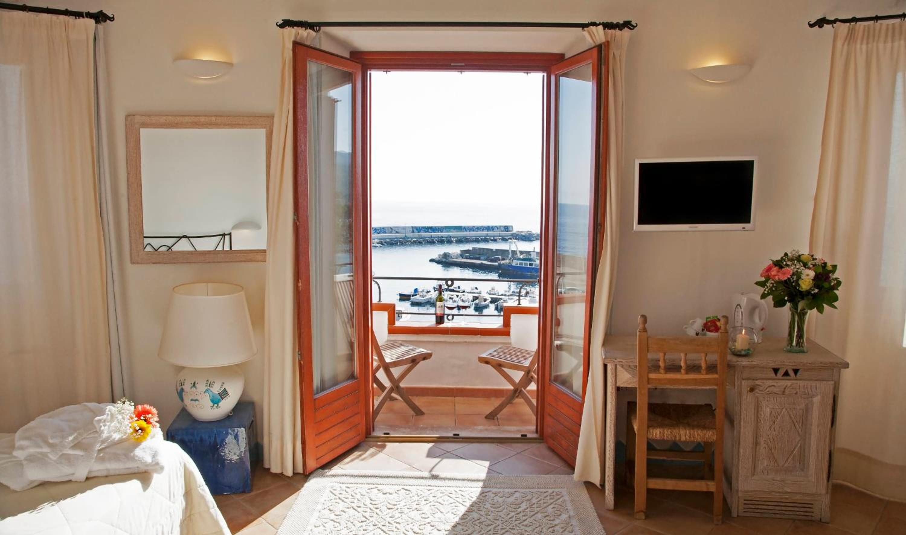 Junior Suite with Sea View - Photo 4
