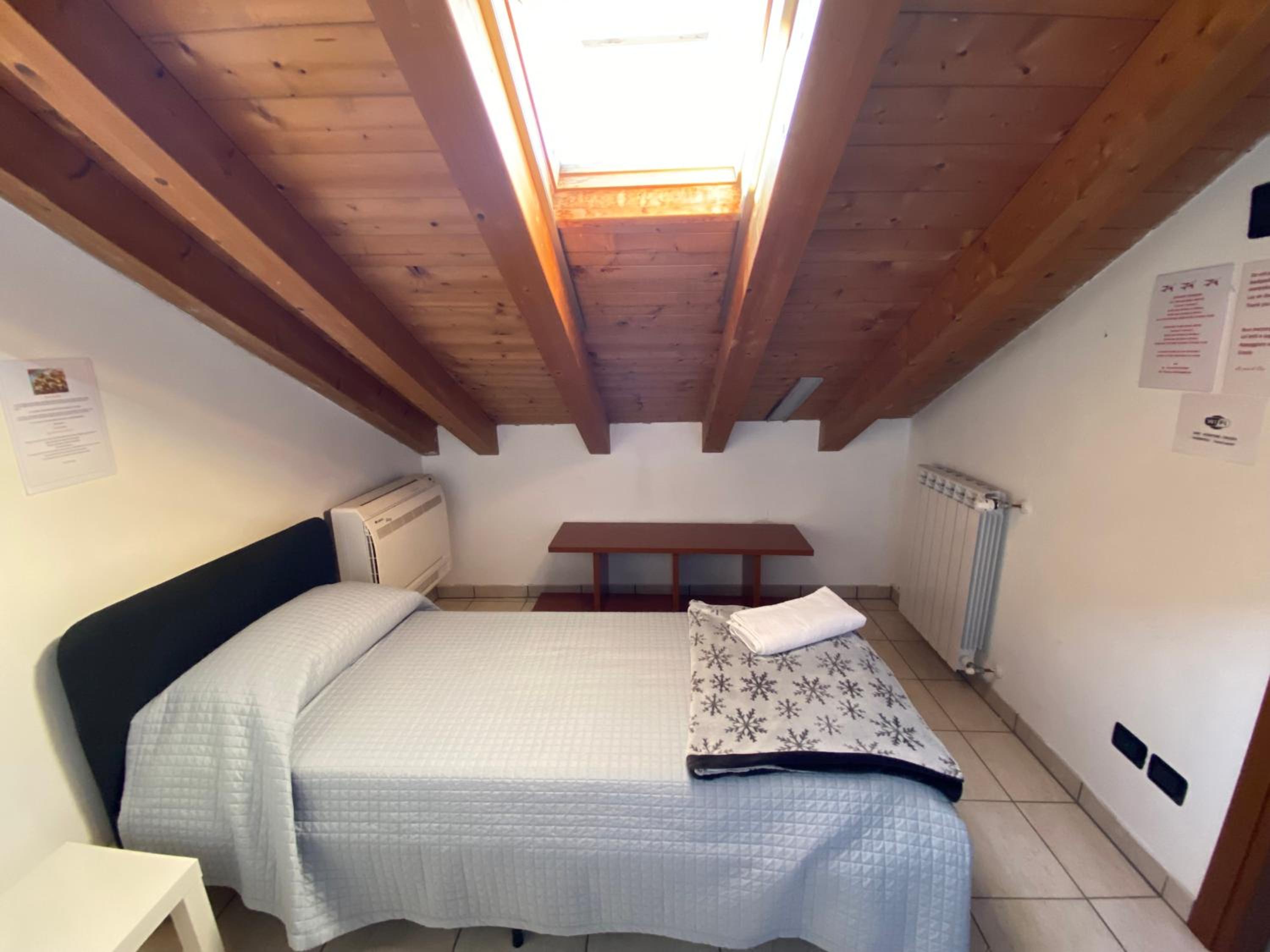 Single Room with Private Bathroom photo 1