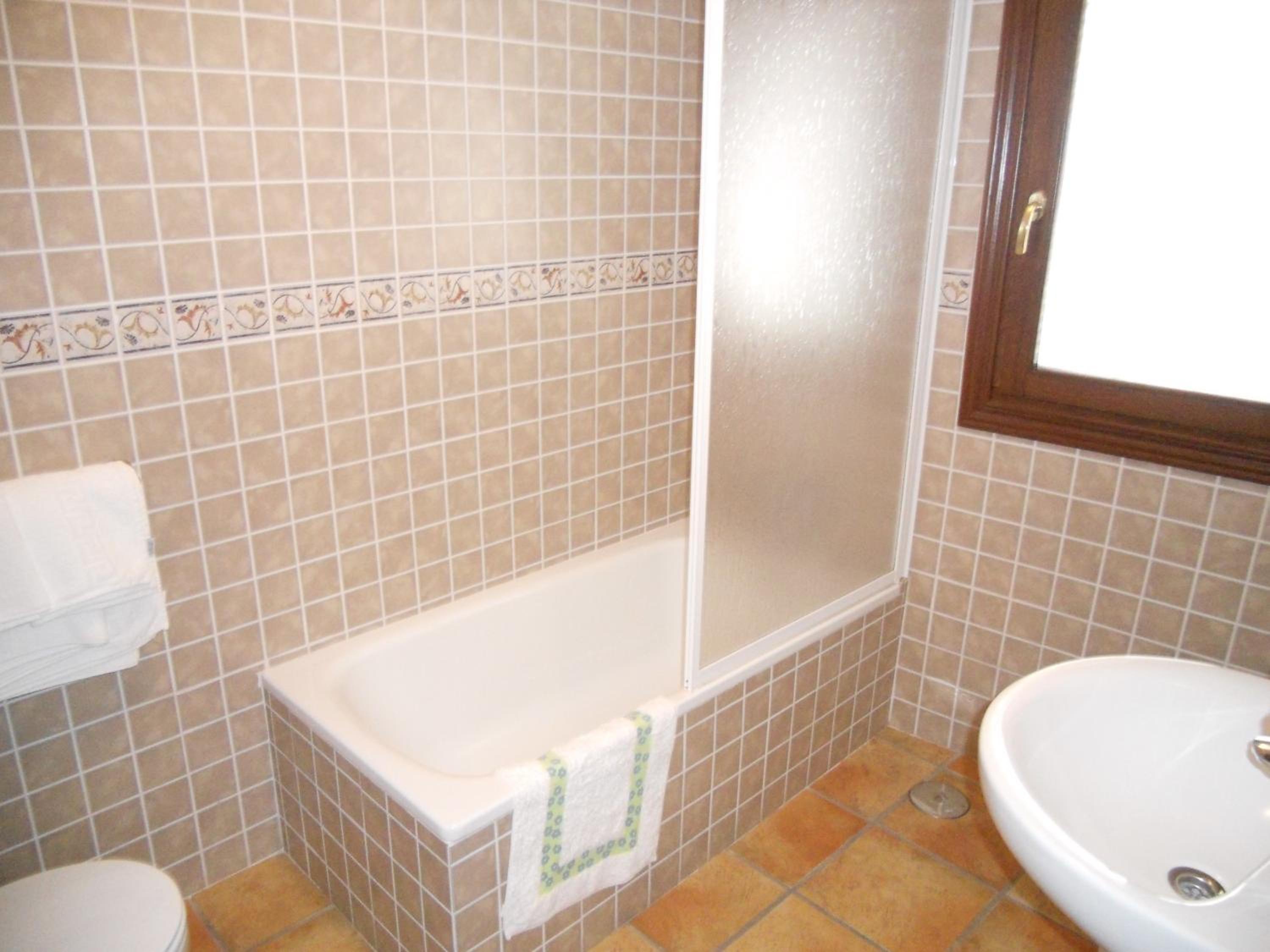 Double or Twin Room - Photo 9