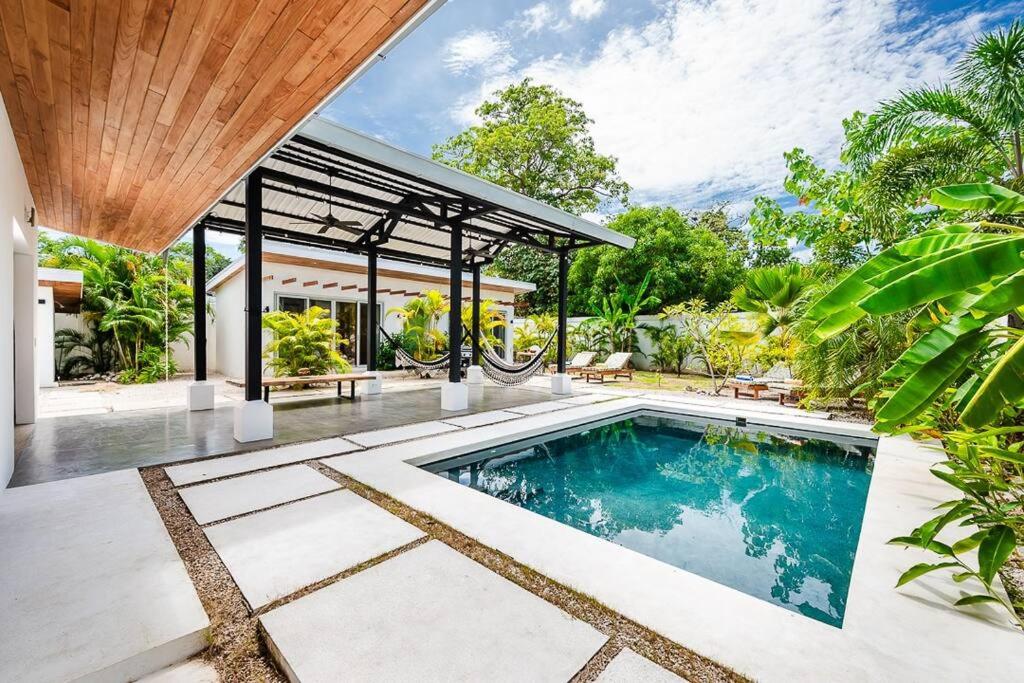Five-Bedroom House photo 1