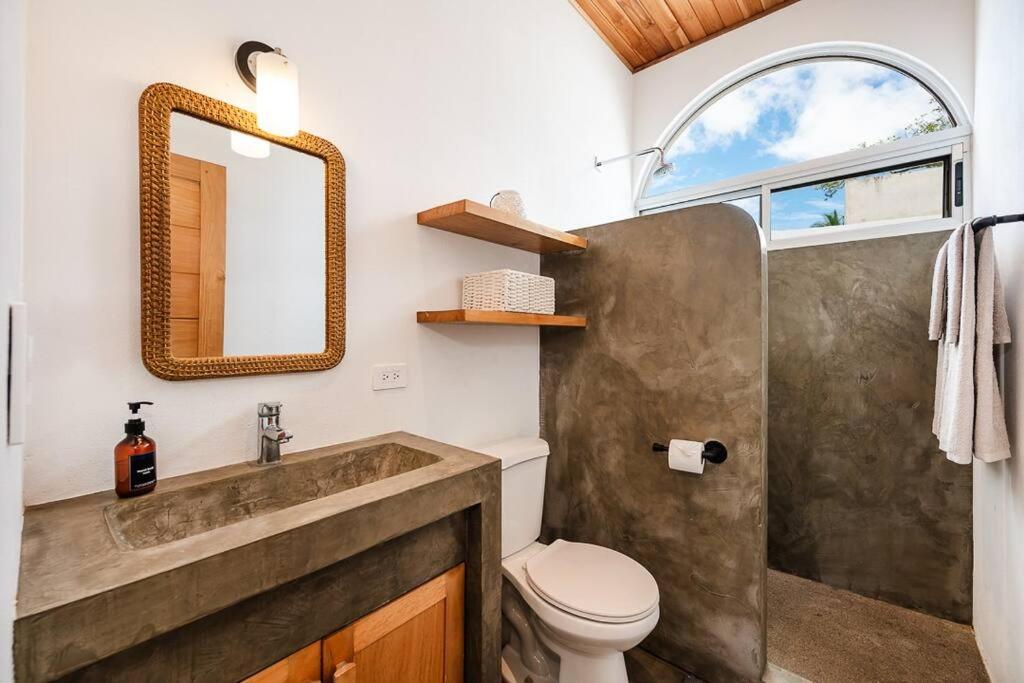 Five-Bedroom House photo 2