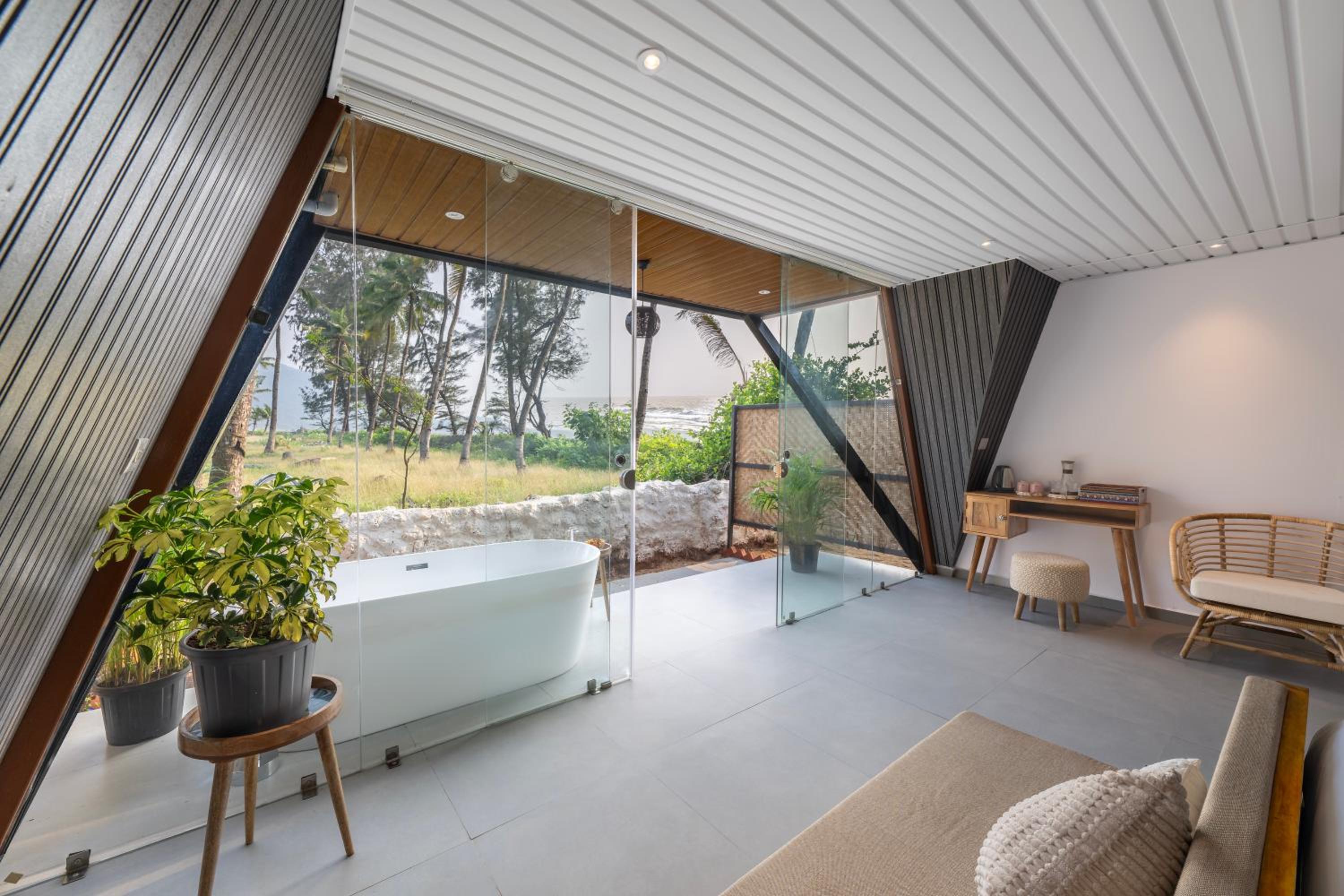 Premium Partial Seaview With Bathtub - 10% off on Spa session for couples