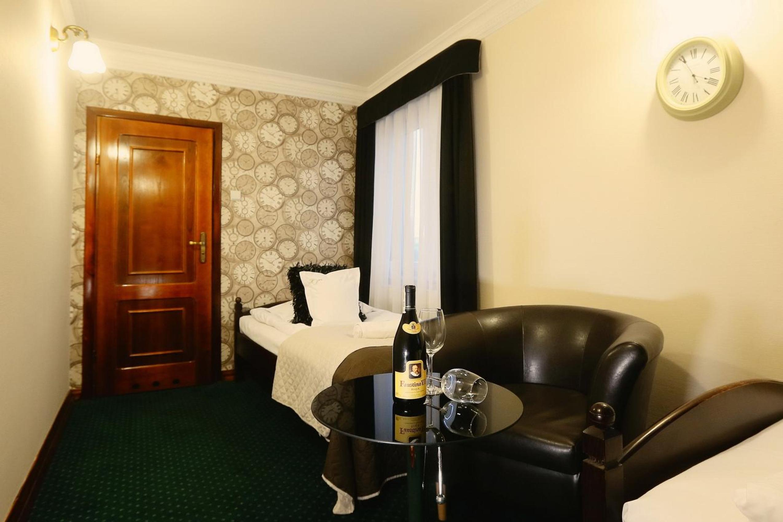 Double or Twin Room - Photo 12