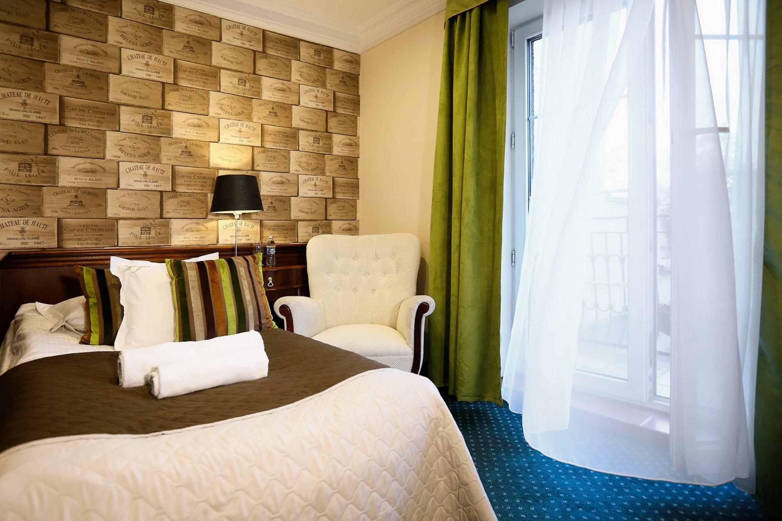 Double or Twin Room - Photo 13