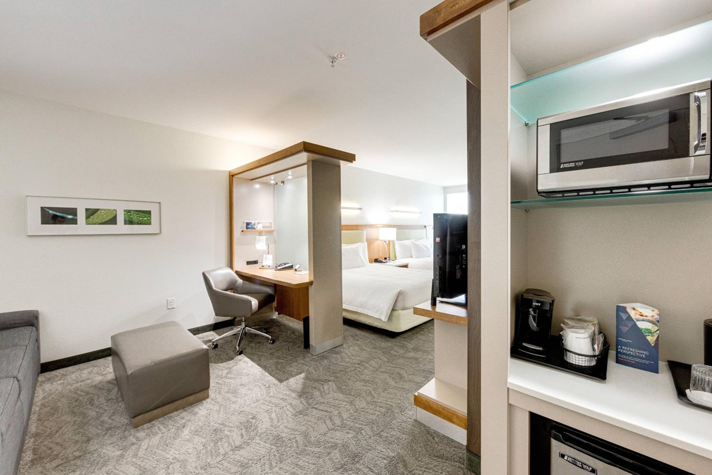 Queen Suite with Sofa Bed and Adapted Tub - Mobility and Hearing Accessible - Photo 3