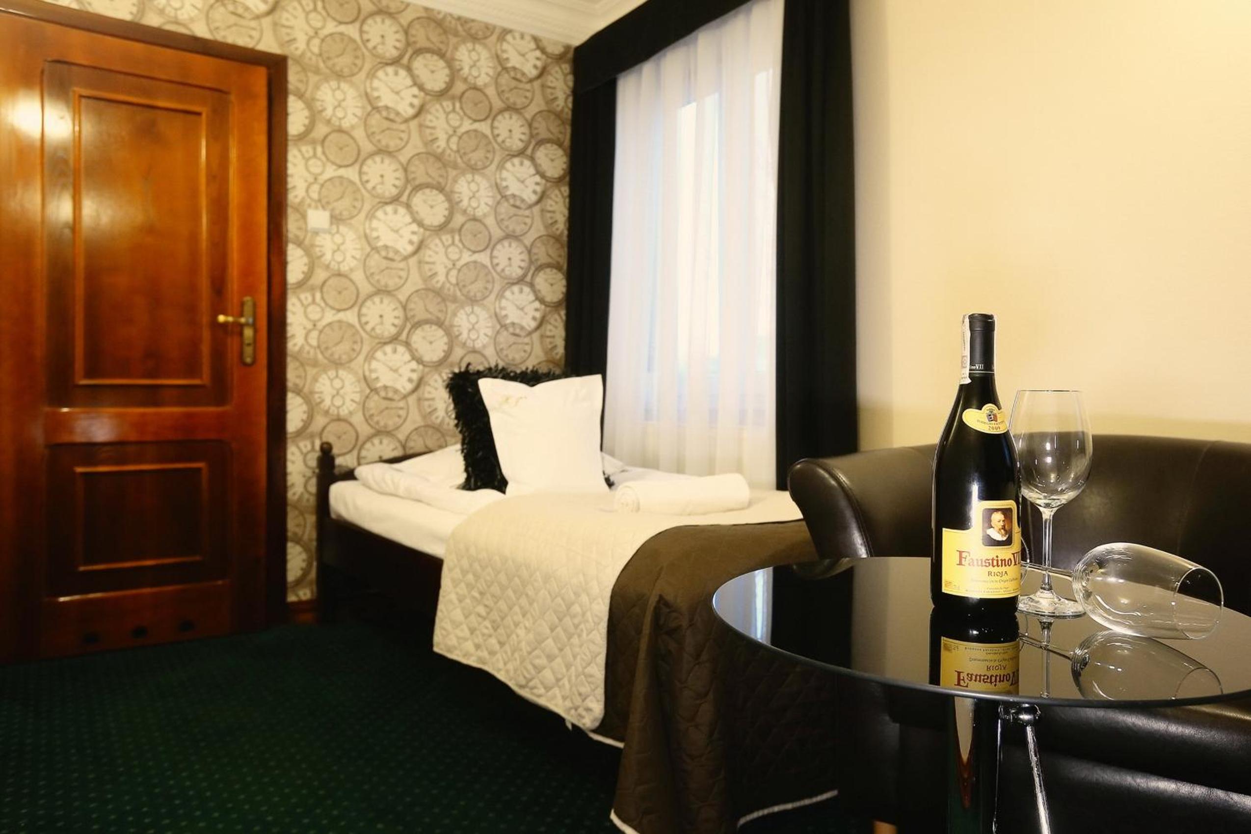 Double or Twin Room - Photo 19