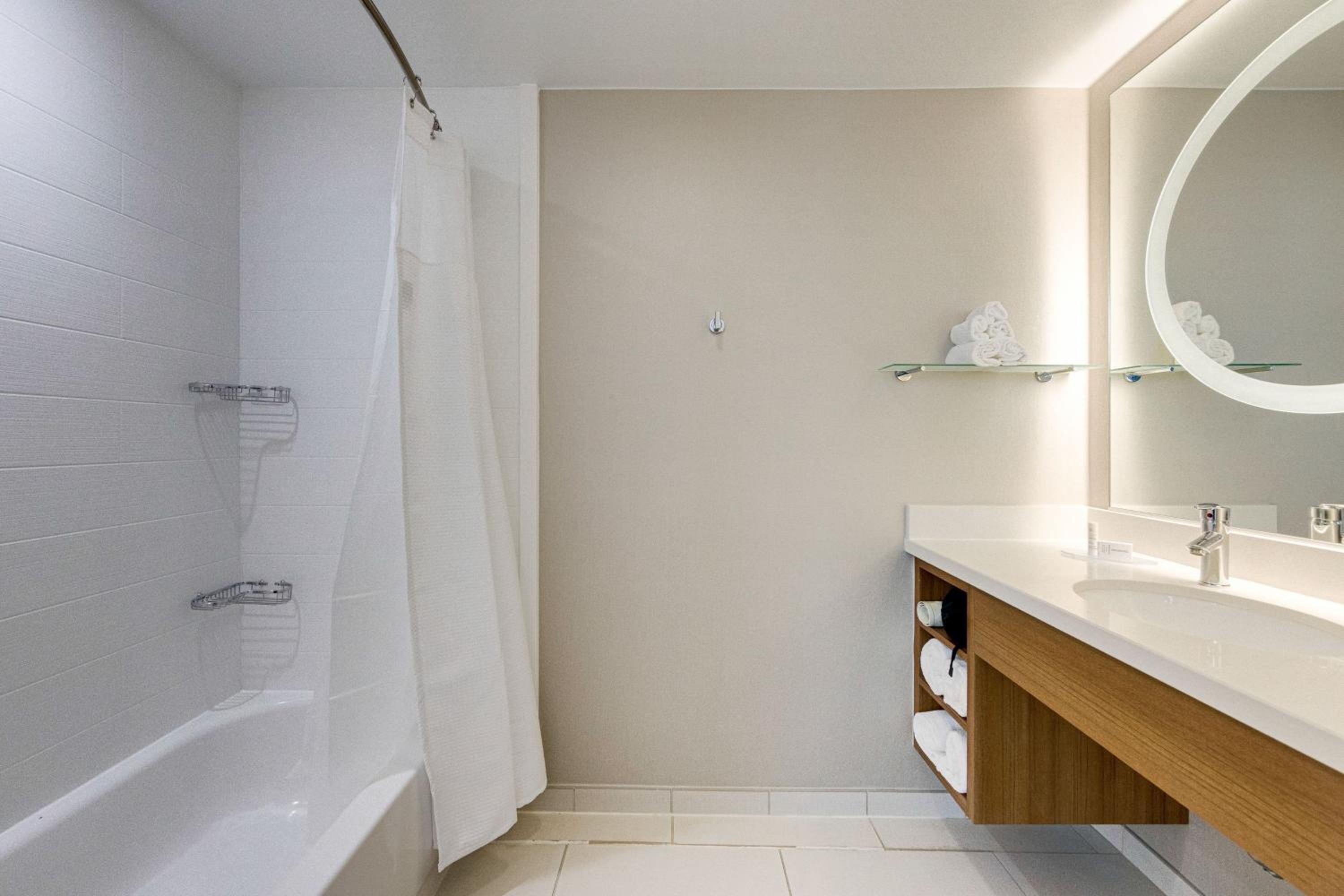Queen Suite with Sofa Bed and Adapted Tub - Mobility and Hearing Accessible - Photo 6