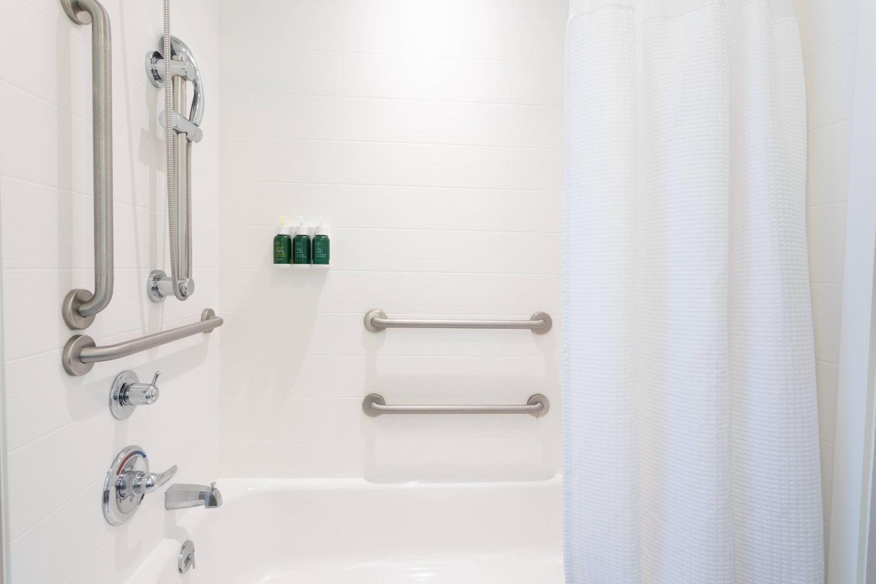 Queen Suite with Sofa Bed and Adapted Tub - Mobility and Hearing Accessible - Photo 4