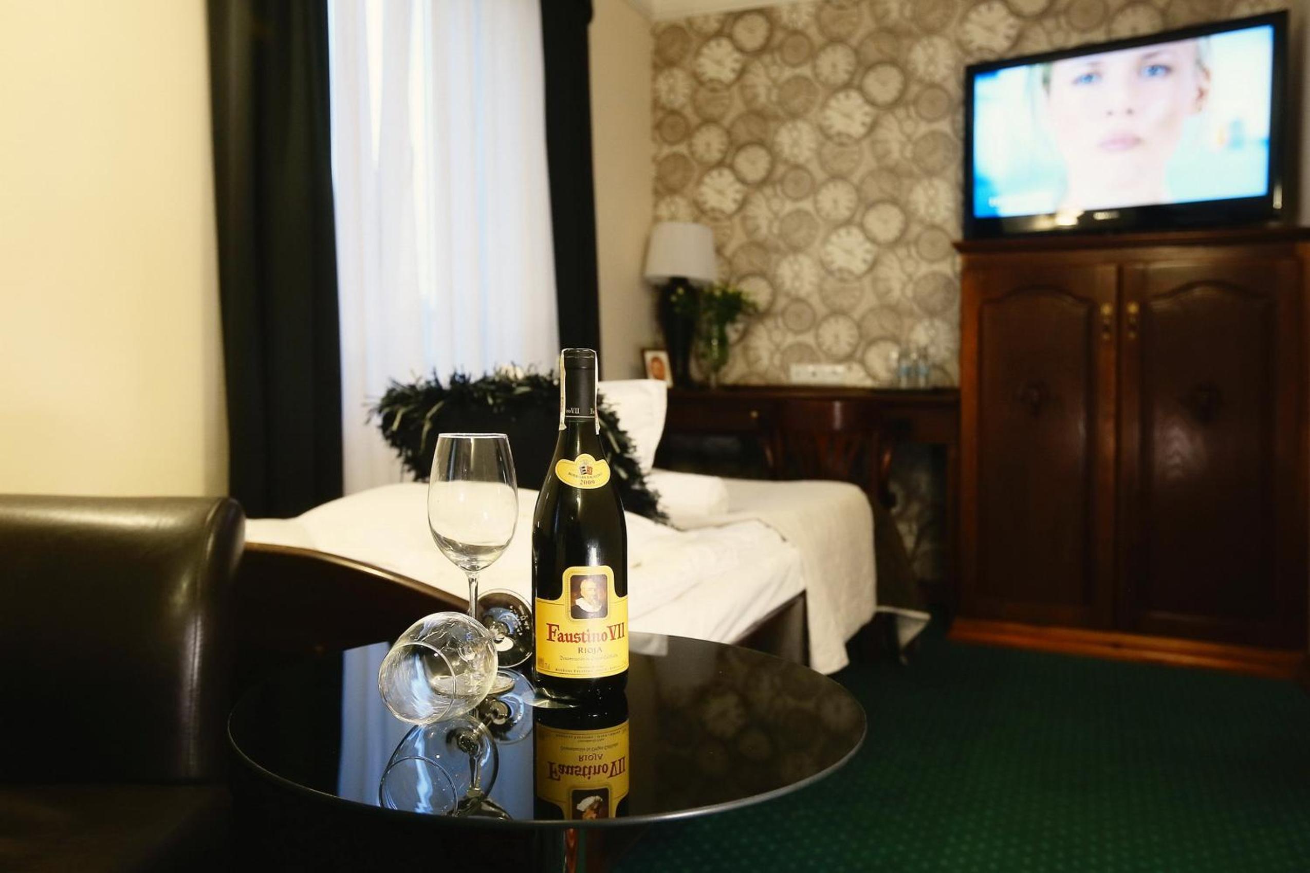 Double or Twin Room - Photo 17