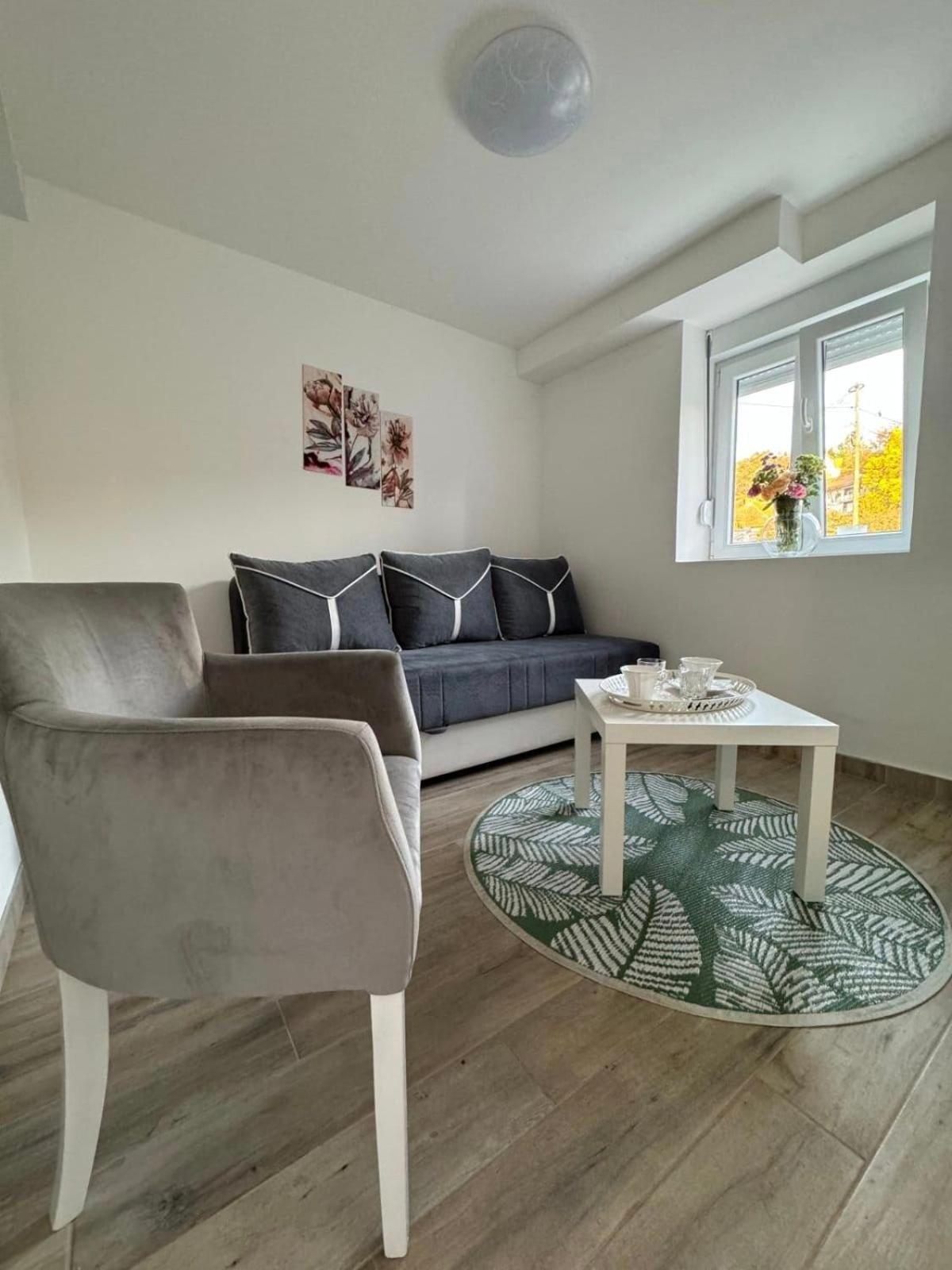 One-Bedroom Apartment with Garden photo 1