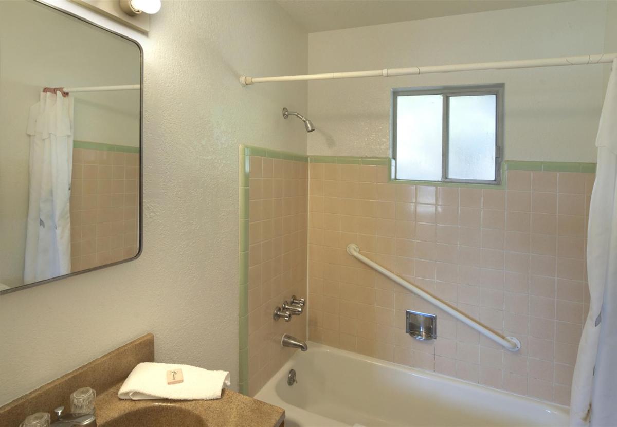 Superior Single Room 1 Queen Bed - Non Smoking - Photo 3