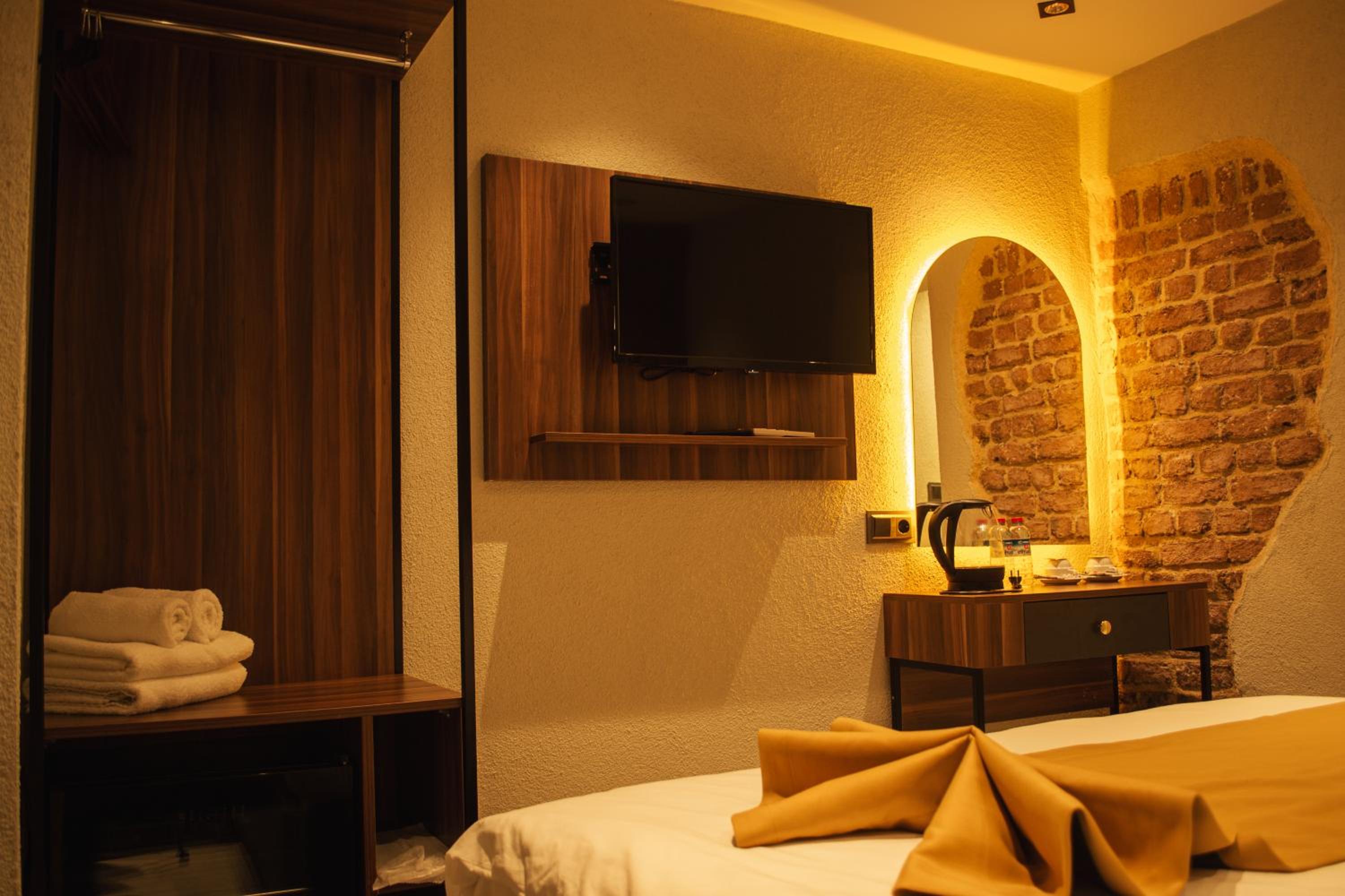 Economy Double Room photo 3