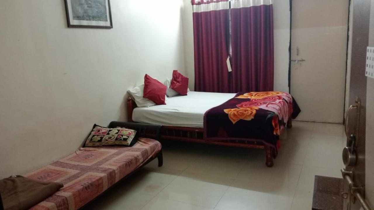 Deluxe Double Room (2 Adults + 1 Child)