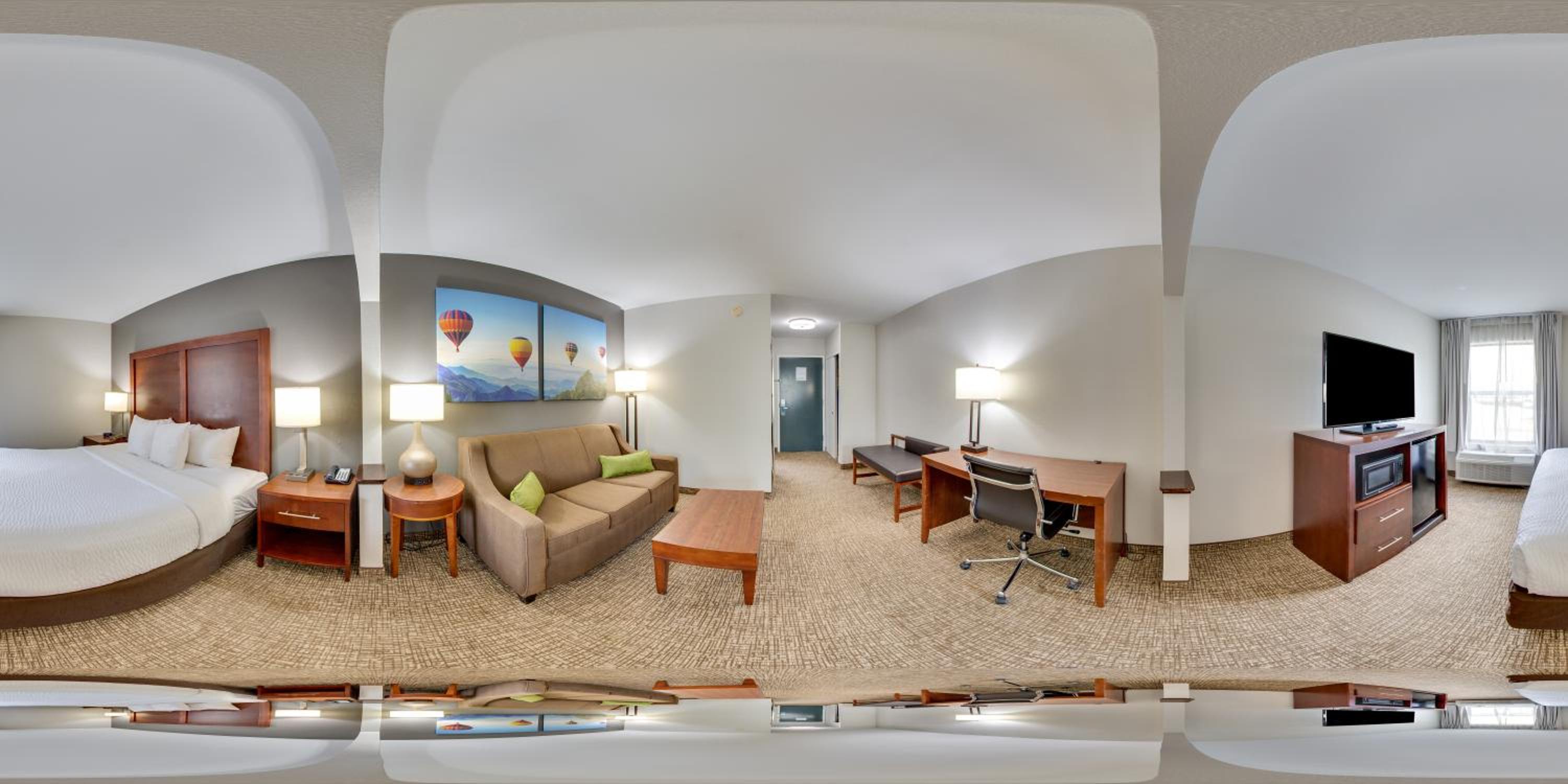 King Suite with Sofa Bed - Non-Smoking - Photo 3