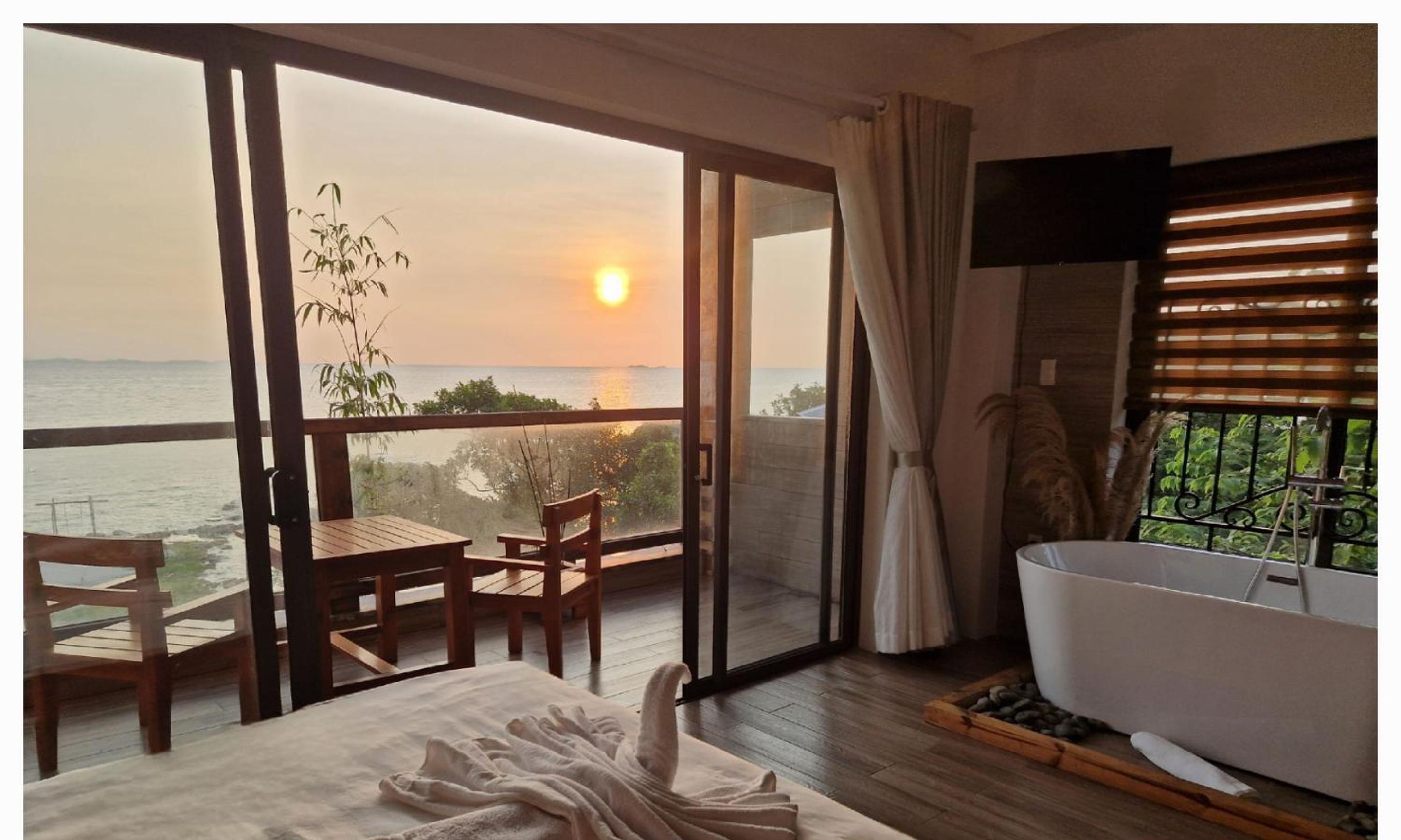 Family Room with Sea View photo 2