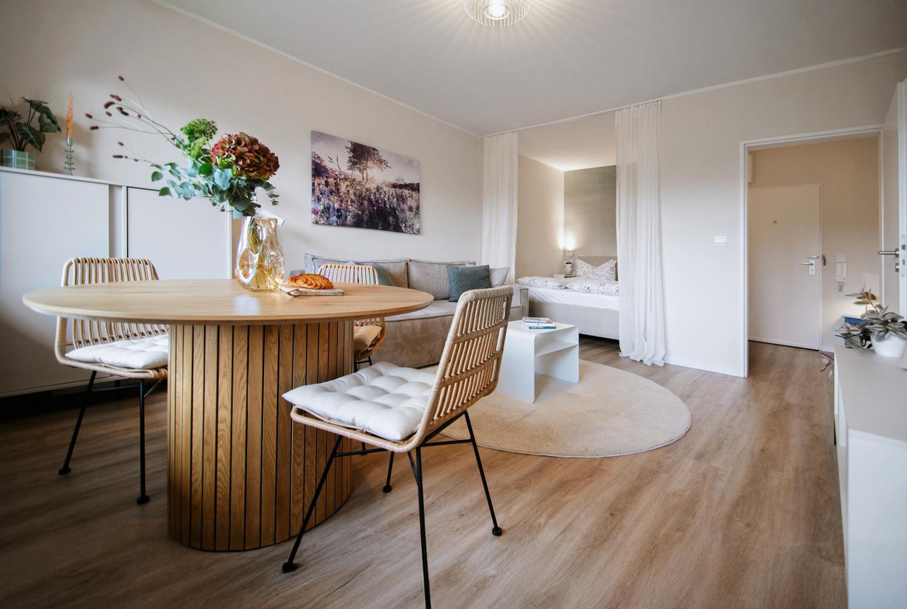 Apartment with Balcony - Photo 2