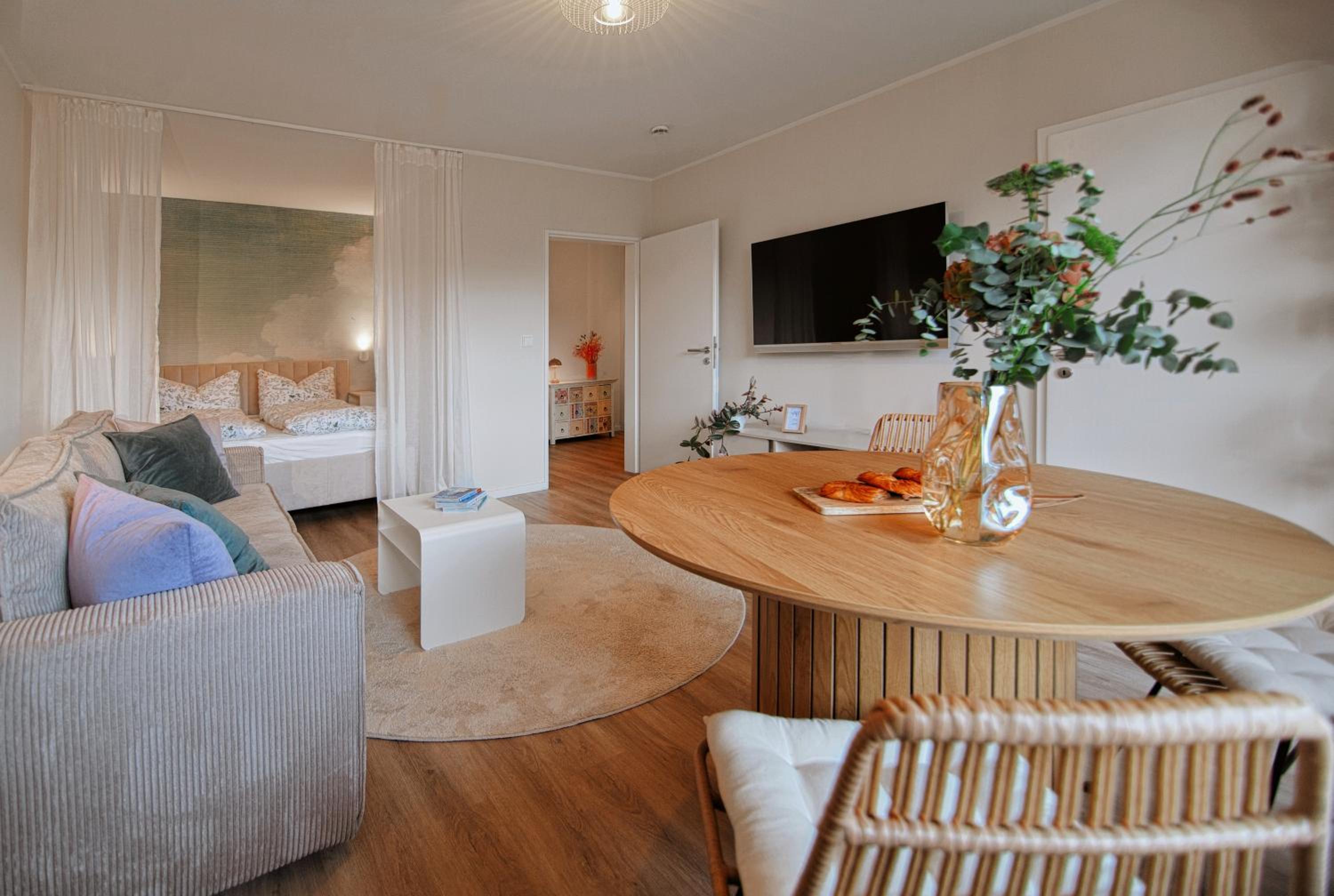 Apartment with Balcony - Photo 28