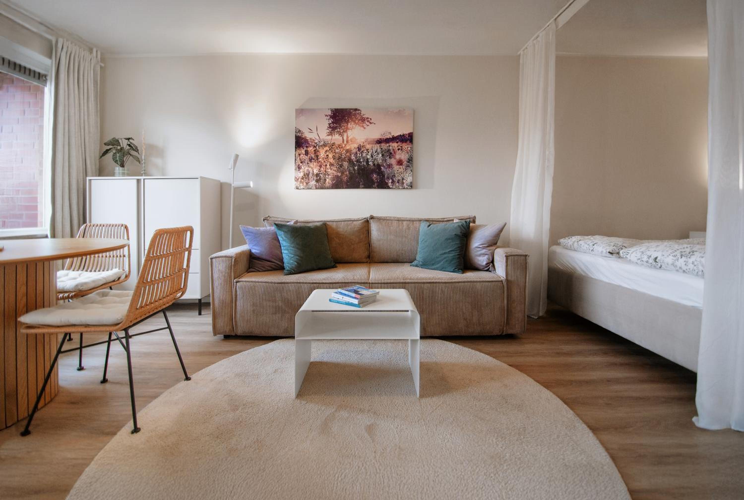 Apartment with Balcony - Photo 25