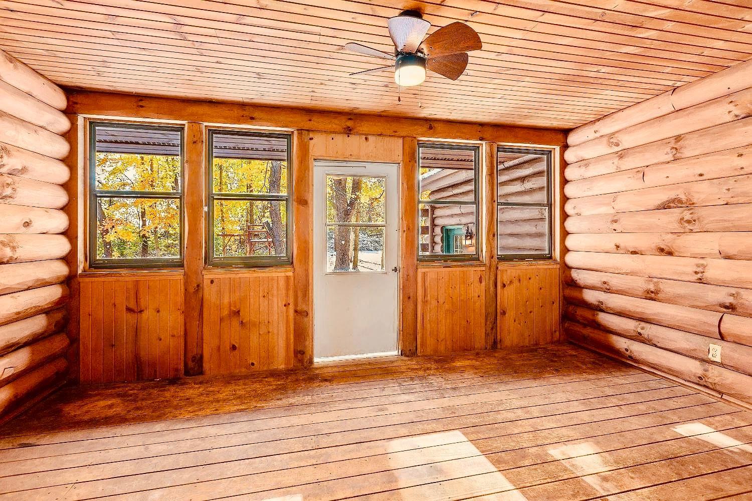Three-Bedroom House photo 2