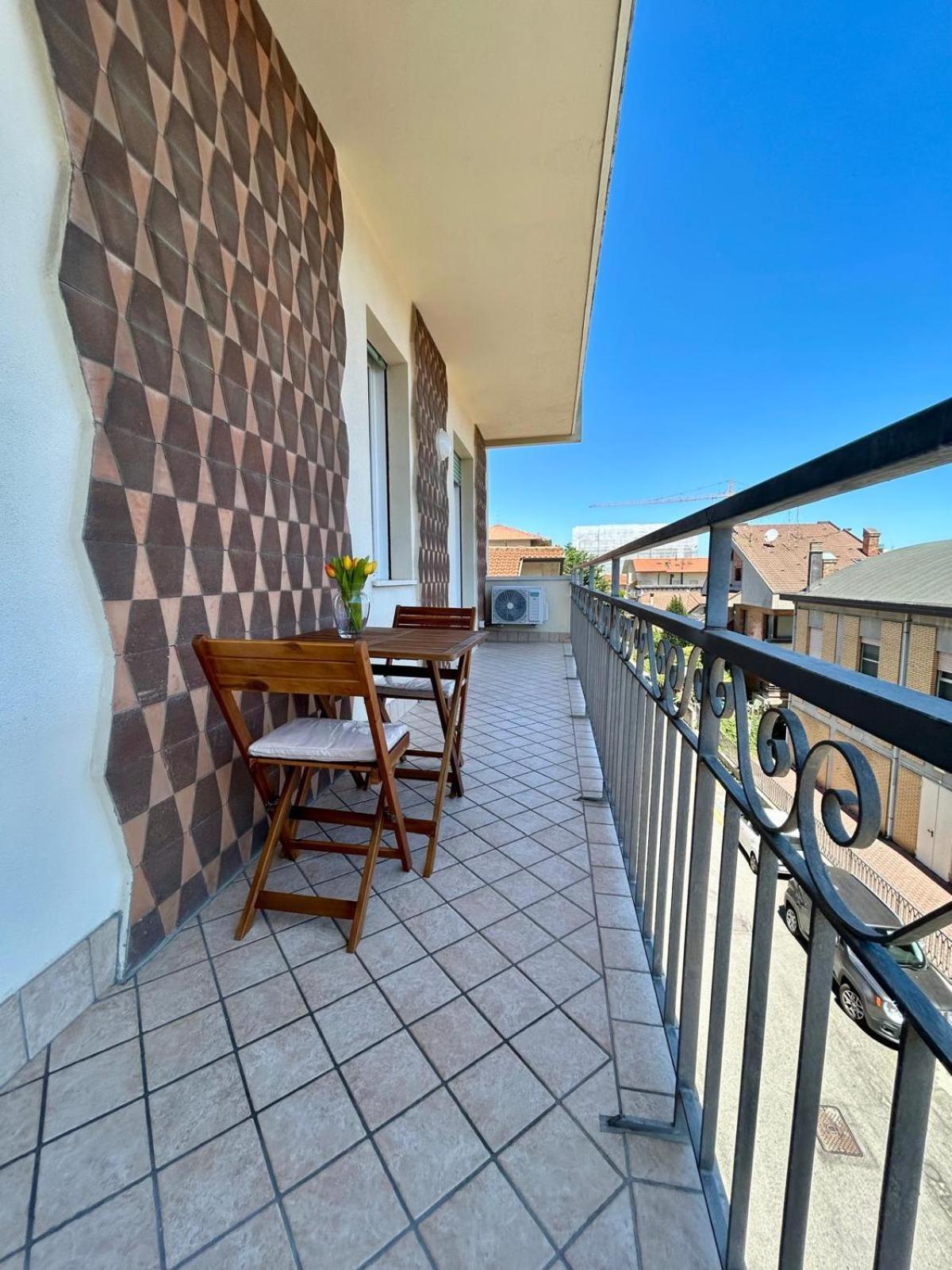 Two-Bedroom Apartment with Balcony photo 2