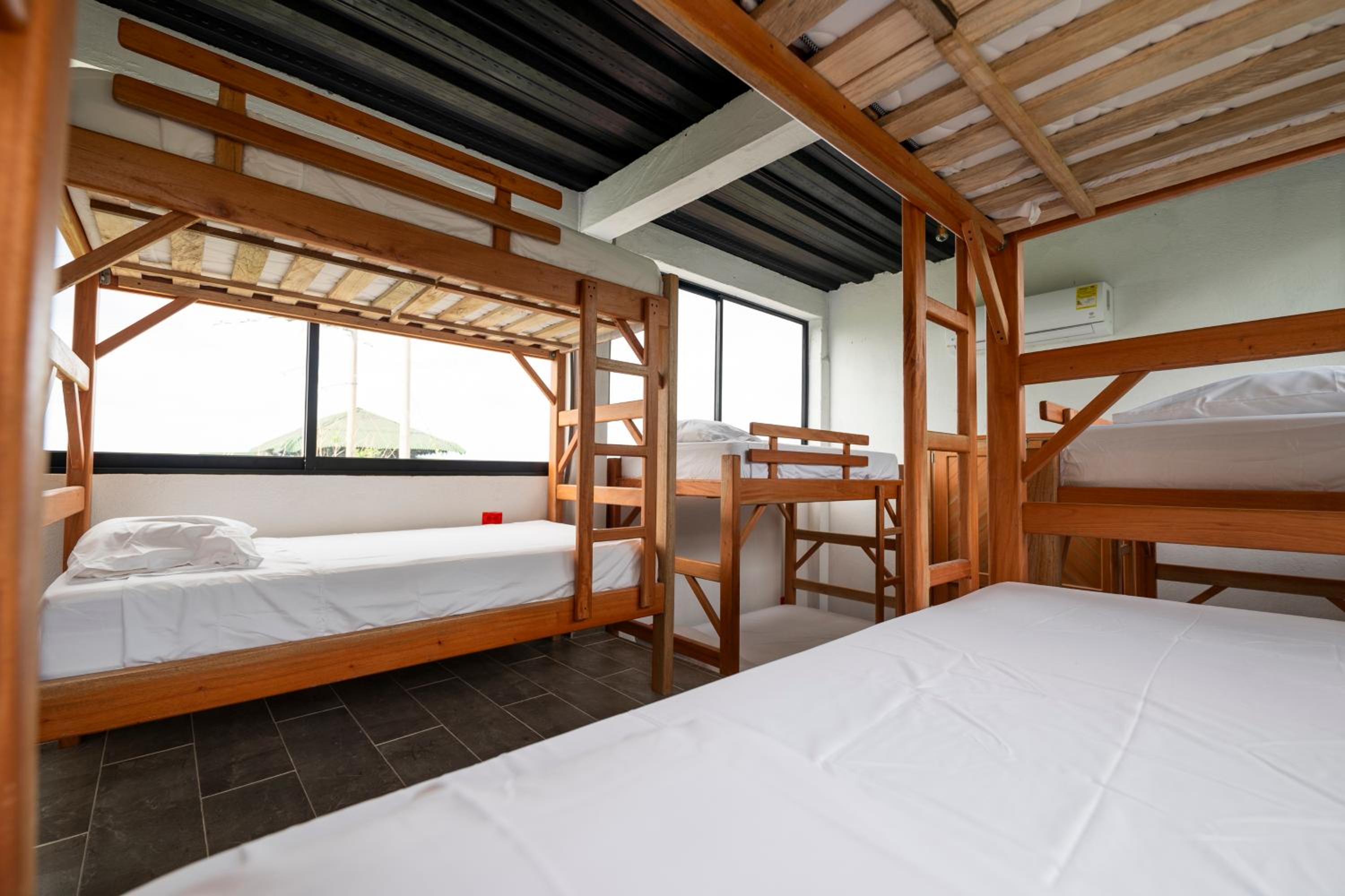 Bed in 8-Bed Mixed Dormitory Room photo 2