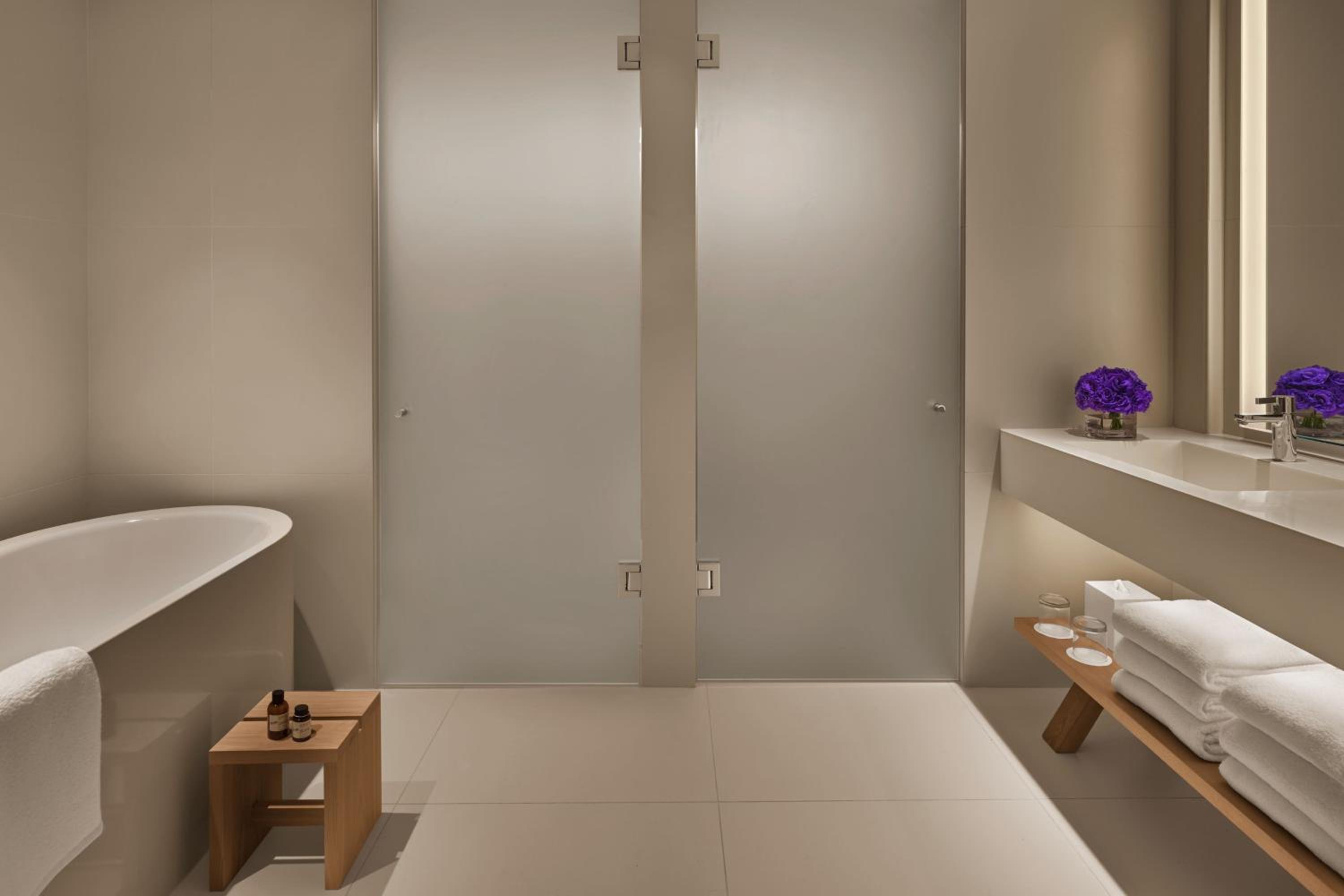 Premier Villa Suite, Suite, King thumbnail 5