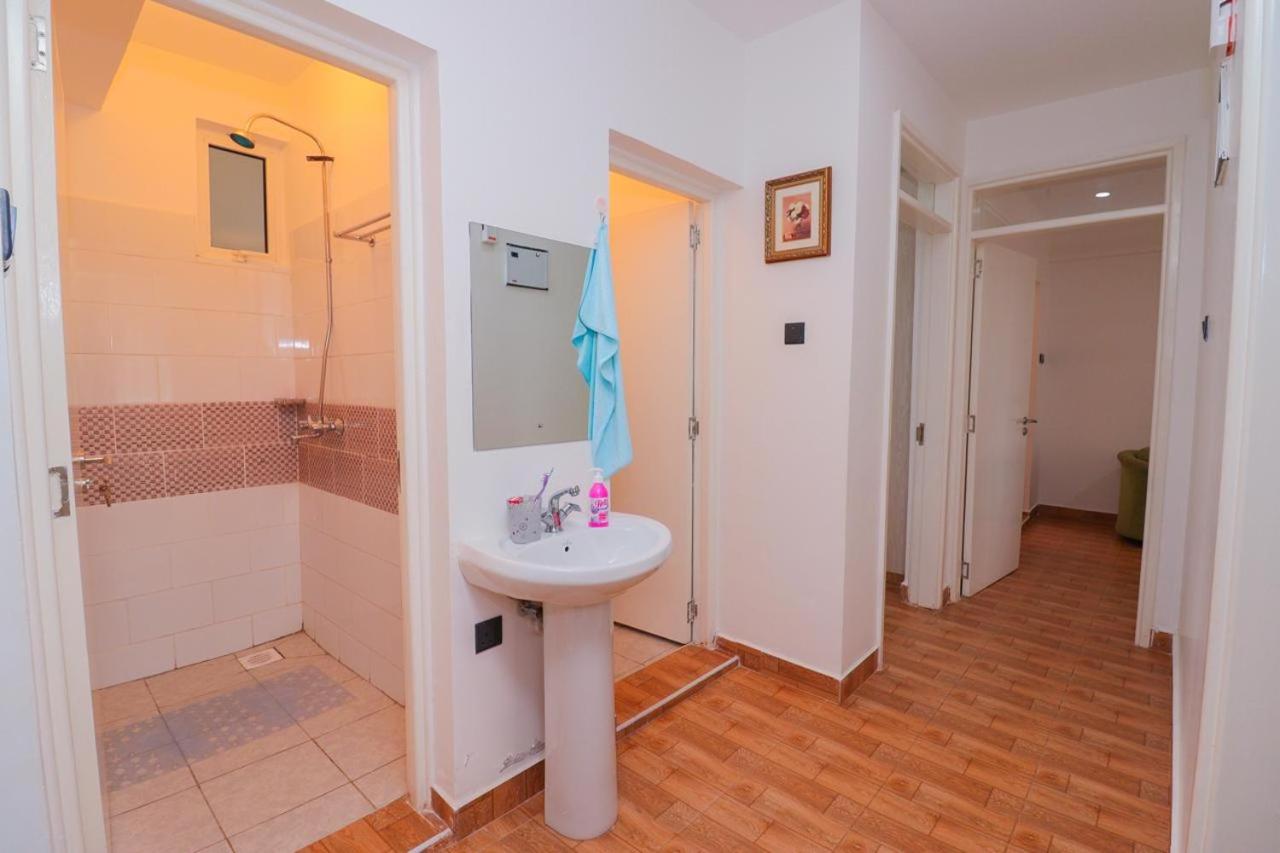 Three-Bedroom Apartment photo 2