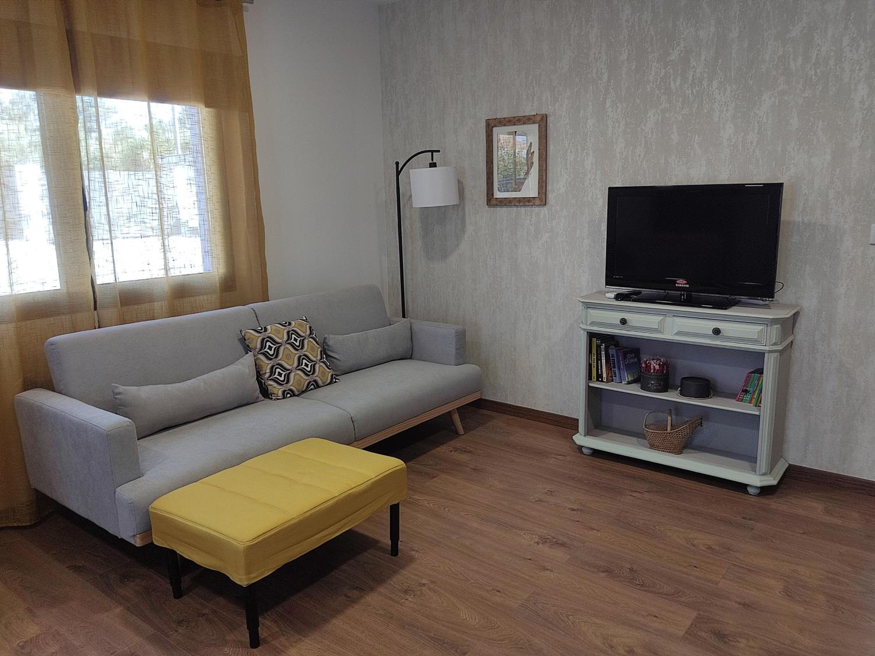 One-Bedroom Apartment photo 1