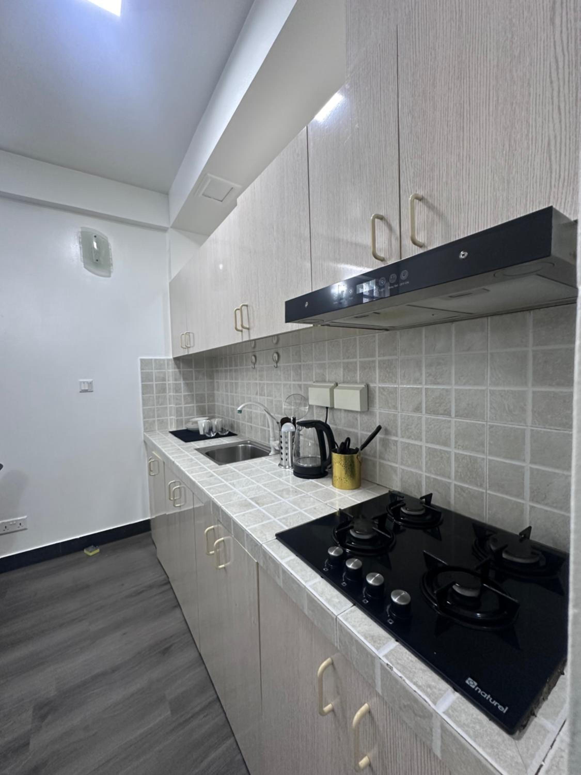 One-Bedroom Apartment photo 3