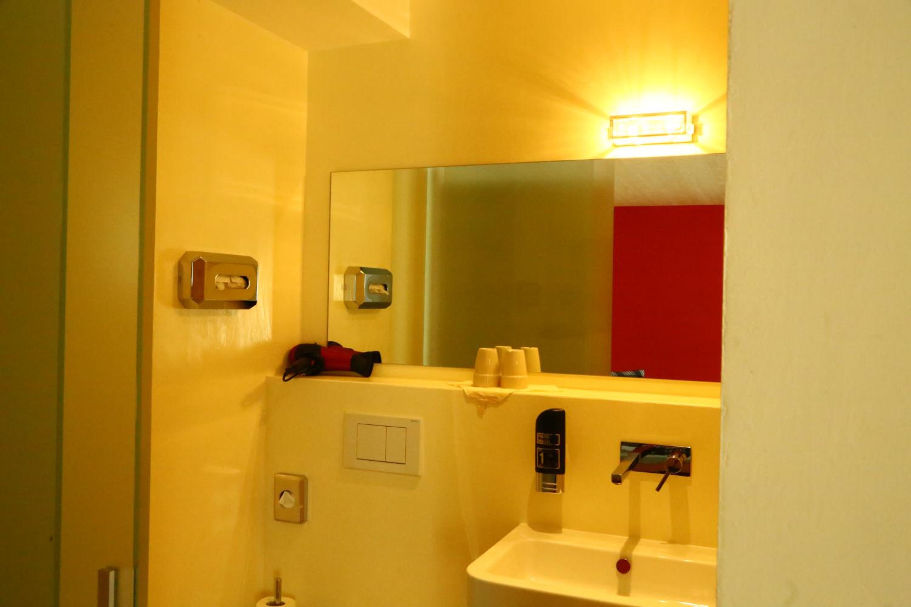 Double Room - Photo 10