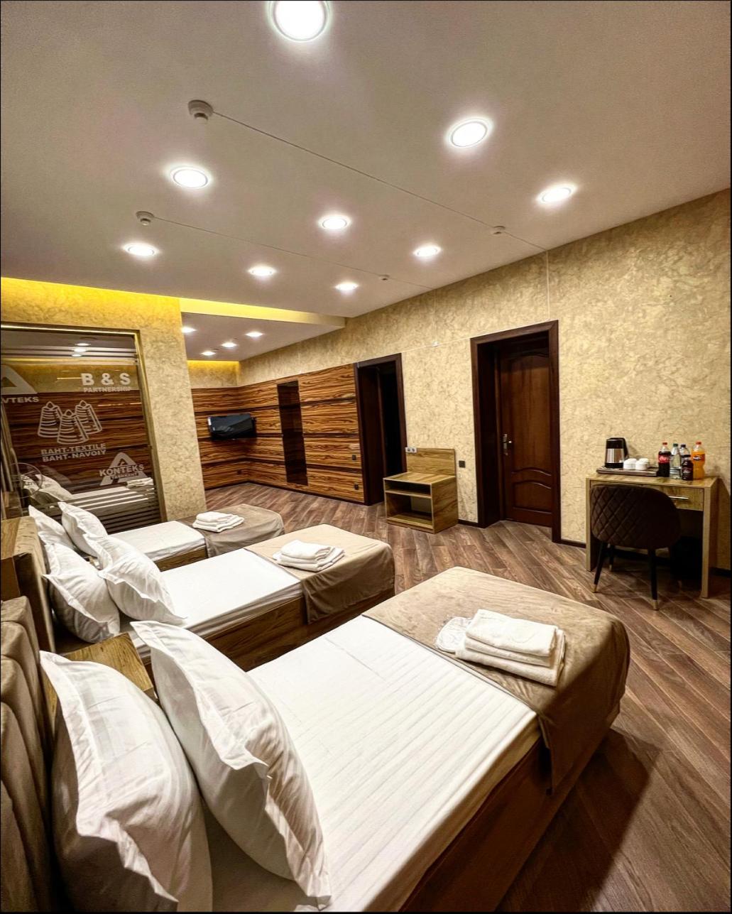 Superior Family Room photo 3